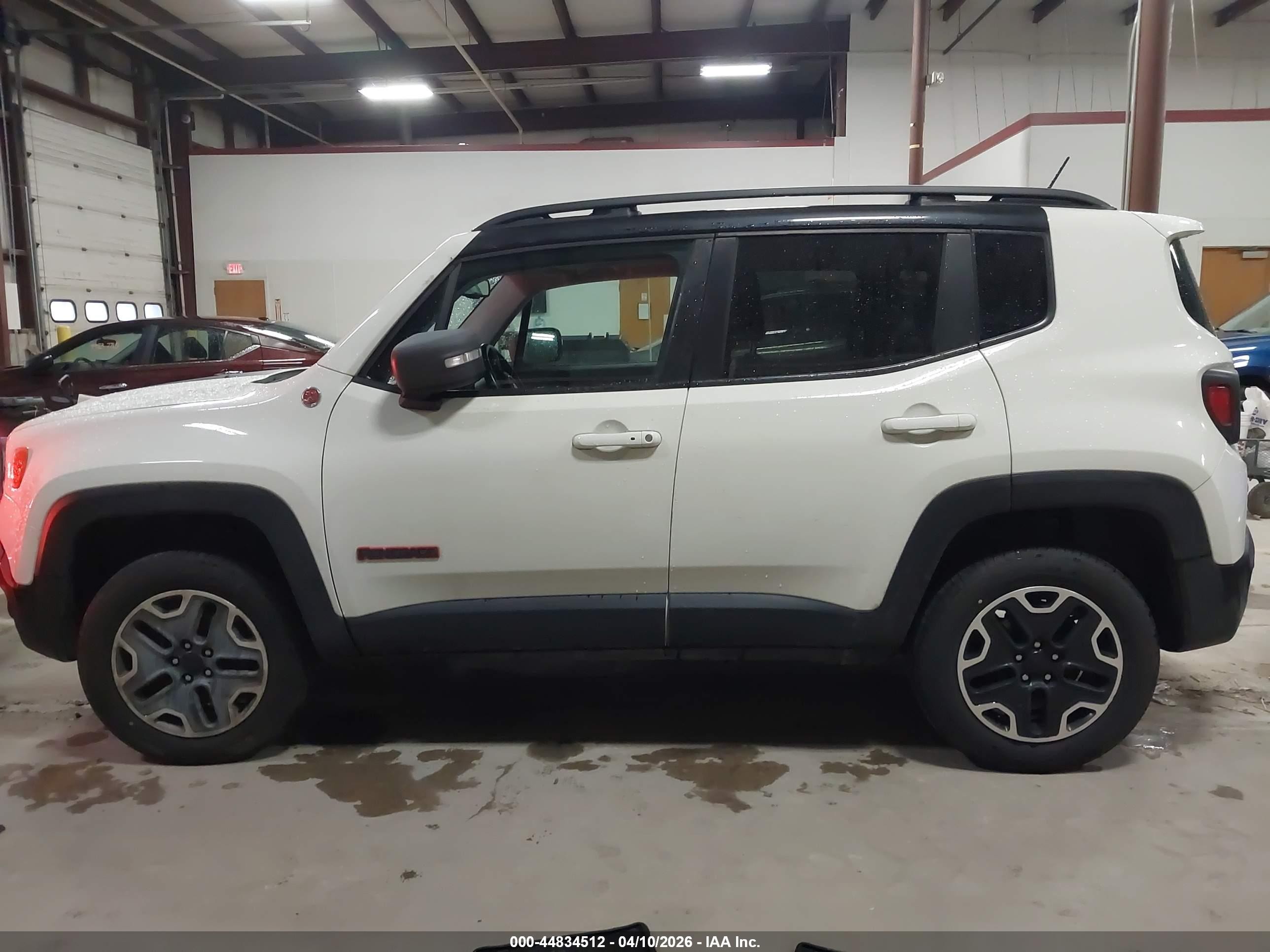 2016 Jeep Renegade Trailhawk White vin: ZACCJBCT8GPC63997