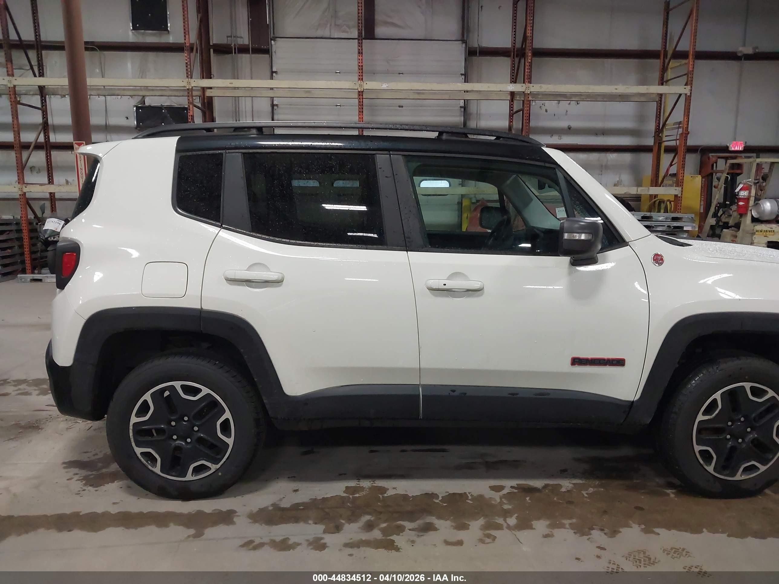 2016 Jeep Renegade Trailhawk White vin: ZACCJBCT8GPC63997