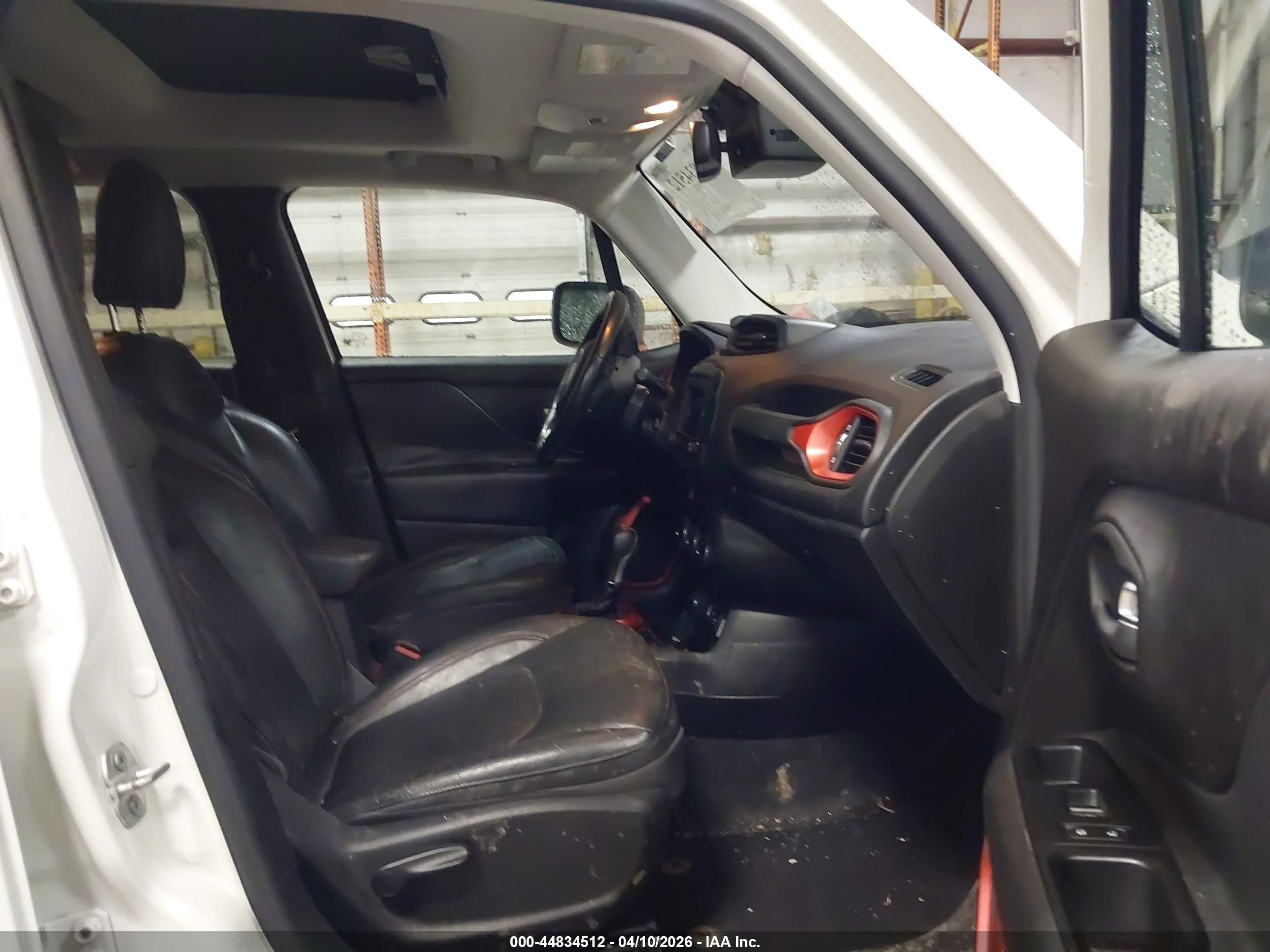 2016 Jeep Renegade Trailhawk White vin: ZACCJBCT8GPC63997