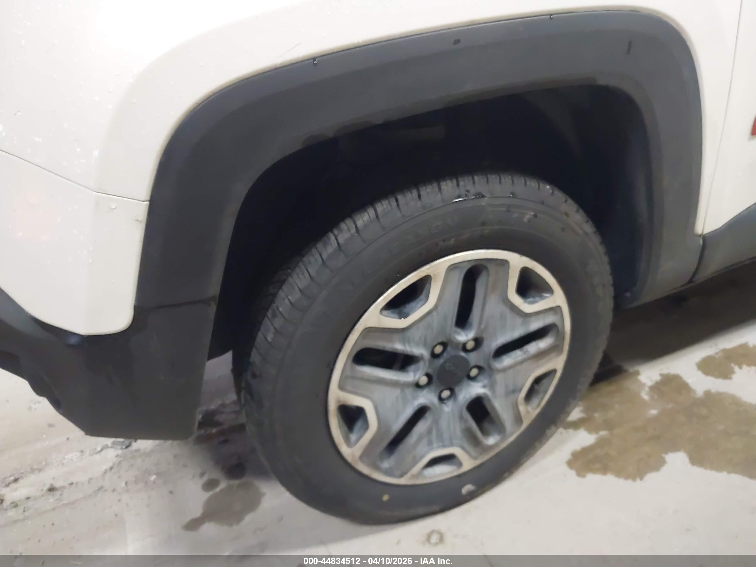 2016 Jeep Renegade Trailhawk White vin: ZACCJBCT8GPC63997