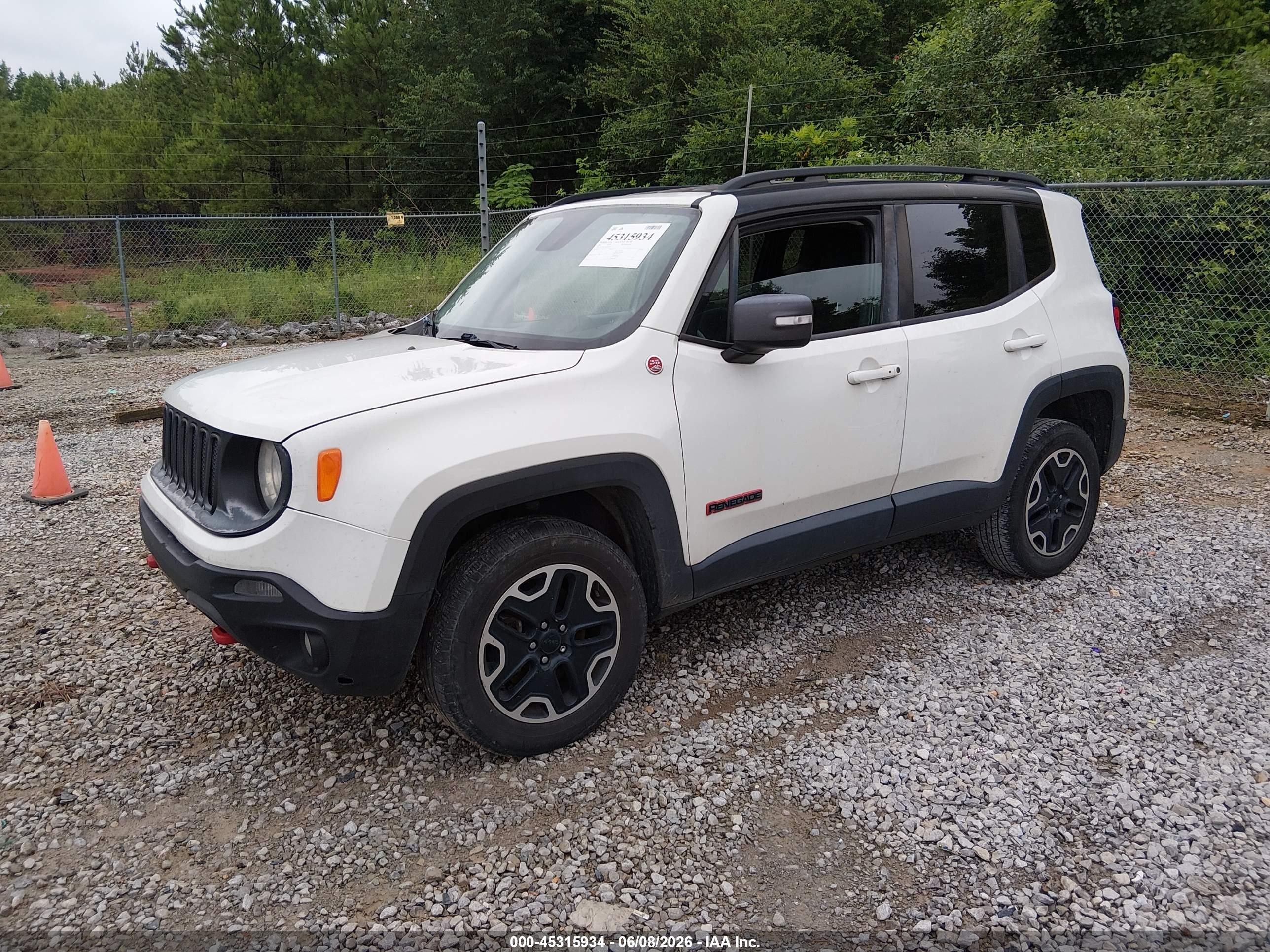 2016 Jeep Renegade Trailhawk Белый vin: ZACCJBCT8GPD74937