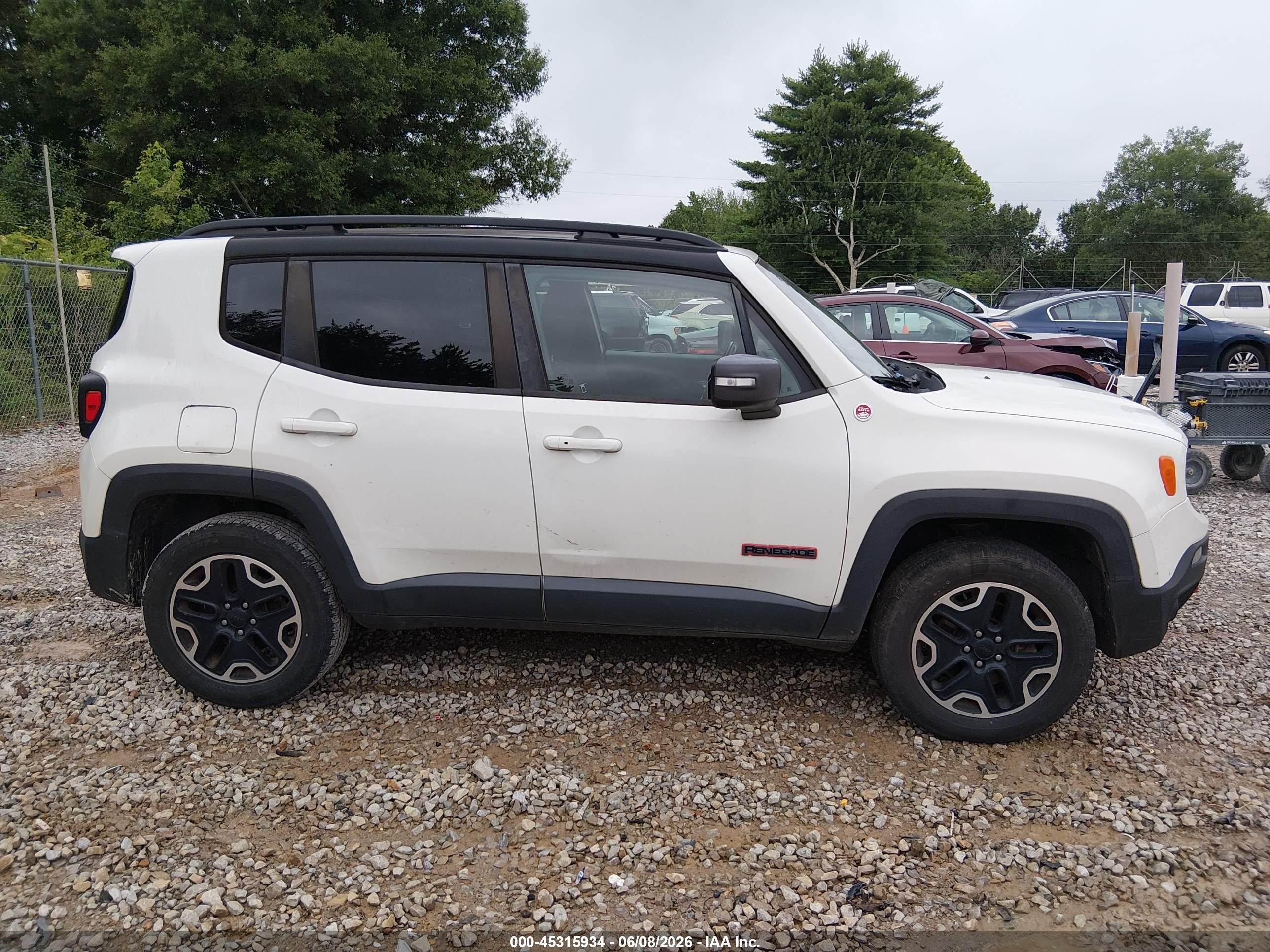 2016 Jeep Renegade Trailhawk Белый vin: ZACCJBCT8GPD74937