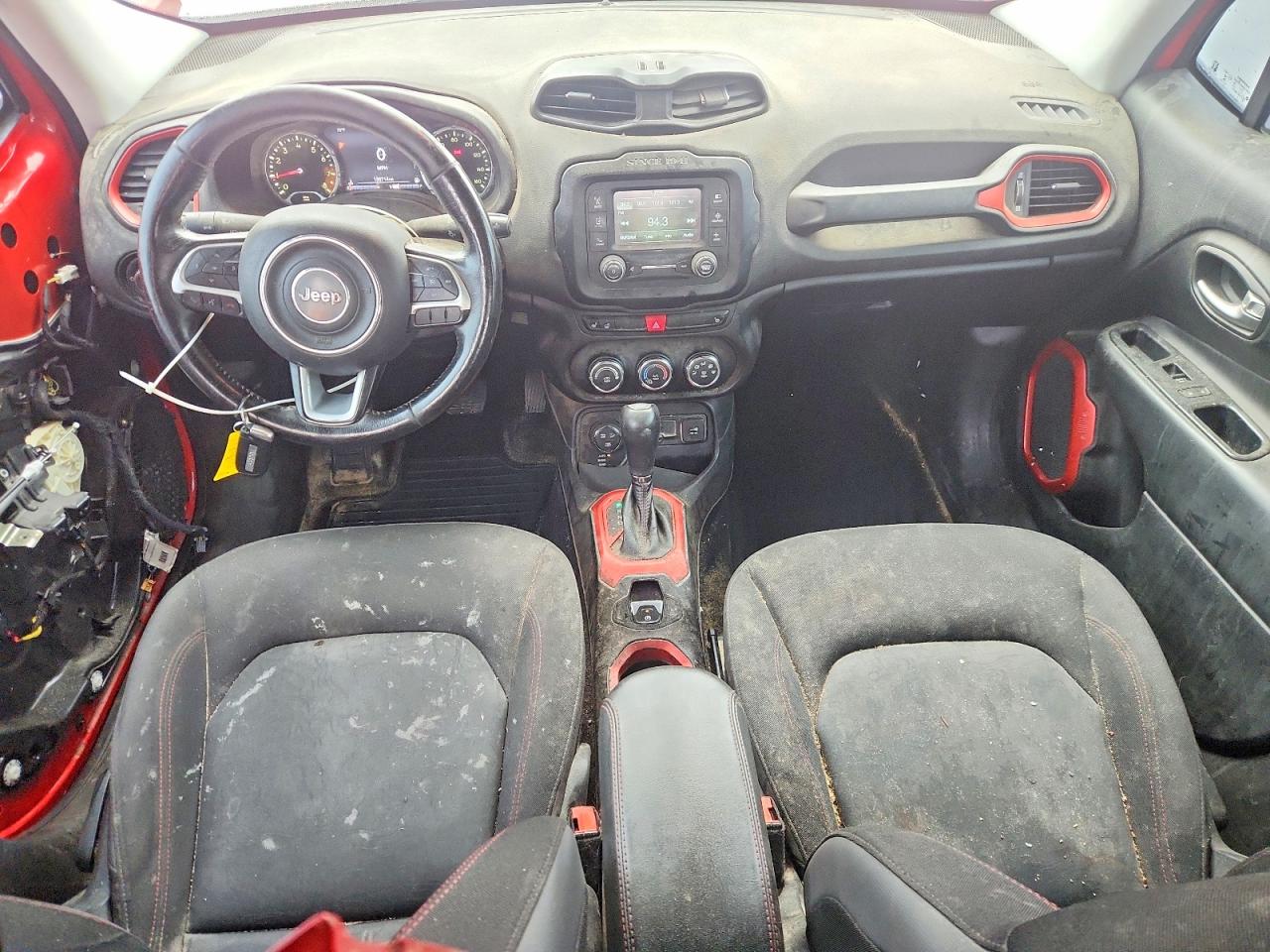 2015 Jeep Renegade Trailhawk Красный vin: ZACCJBCT9FPC19201
