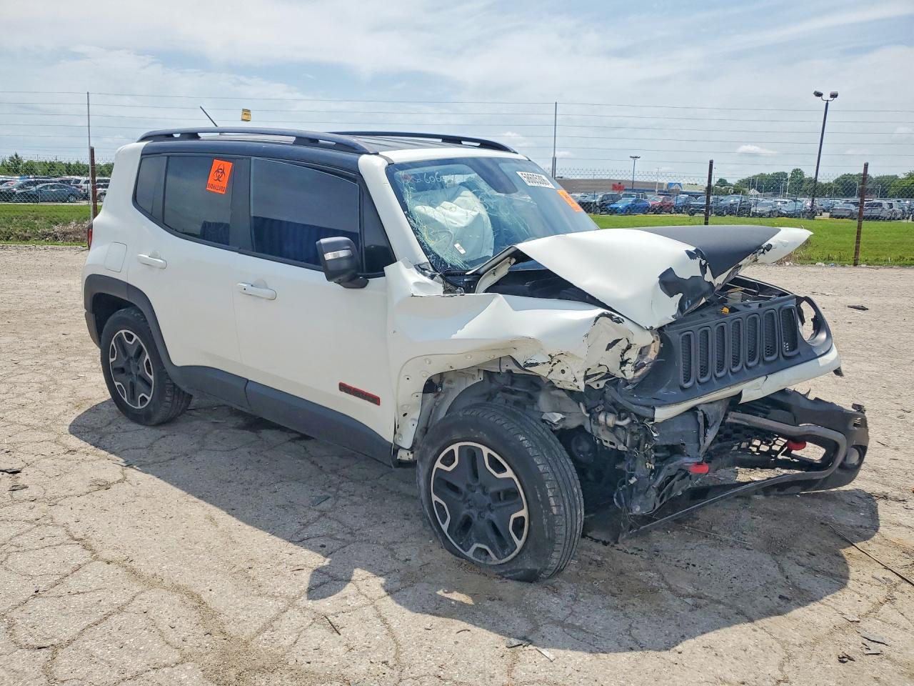 2015 Jeep Renegade Trailhawk Белый vin: ZACCJBCTXFPB27563