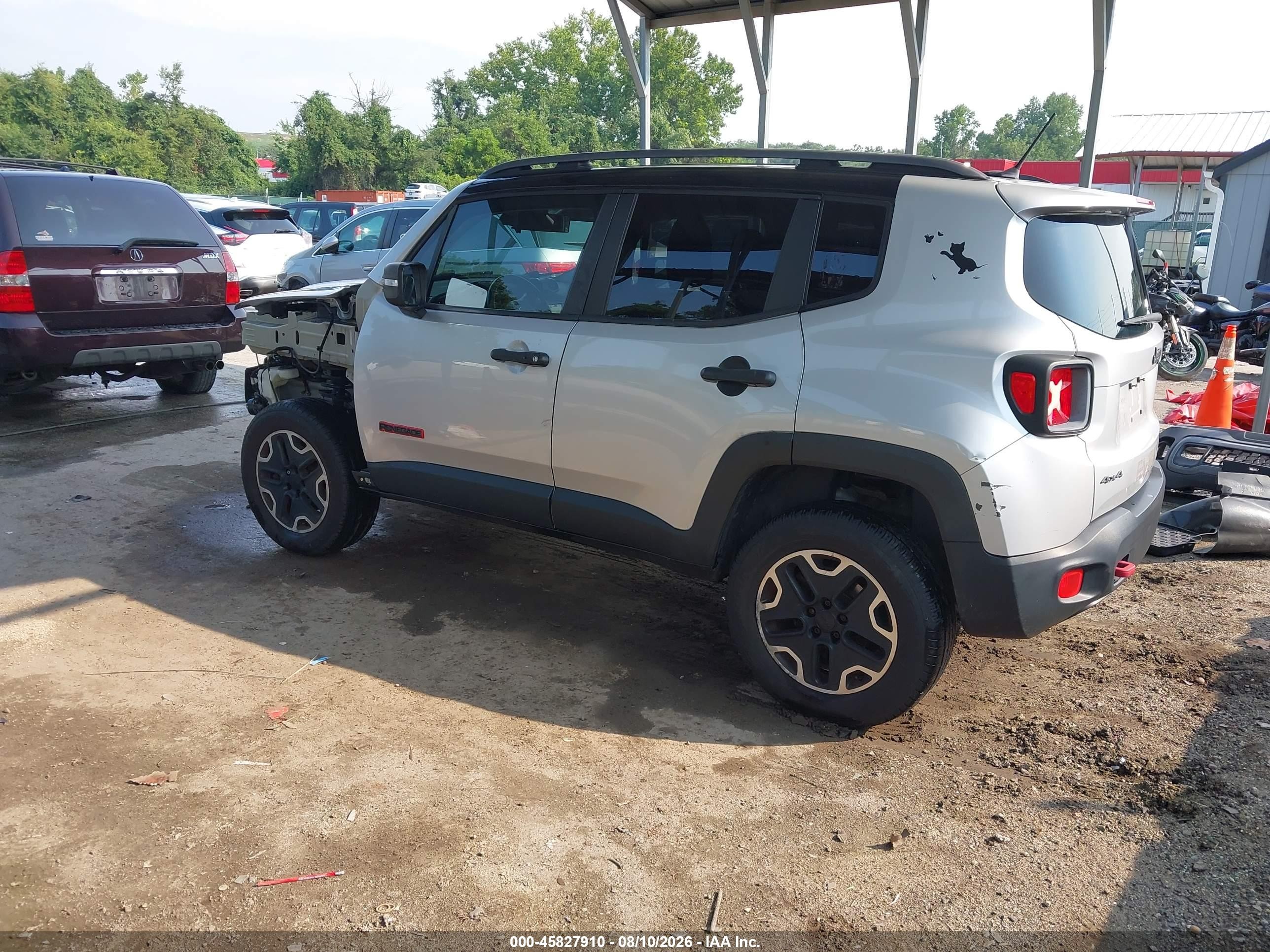 2015 Jeep Renegade Trailhawk Silver vin: ZACCJBCTXFPB31547