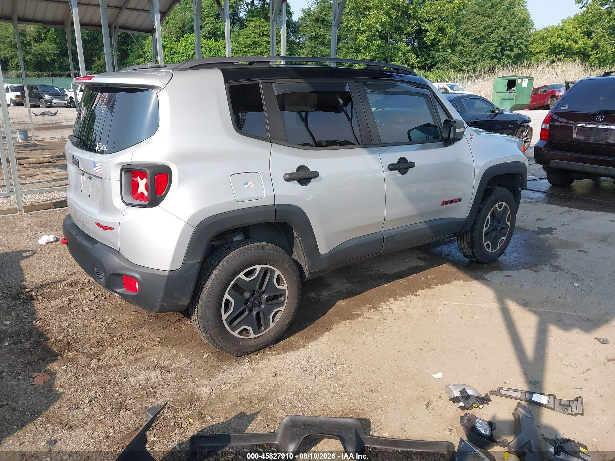 2015 Jeep Renegade Trailhawk Silver vin: ZACCJBCTXFPB31547