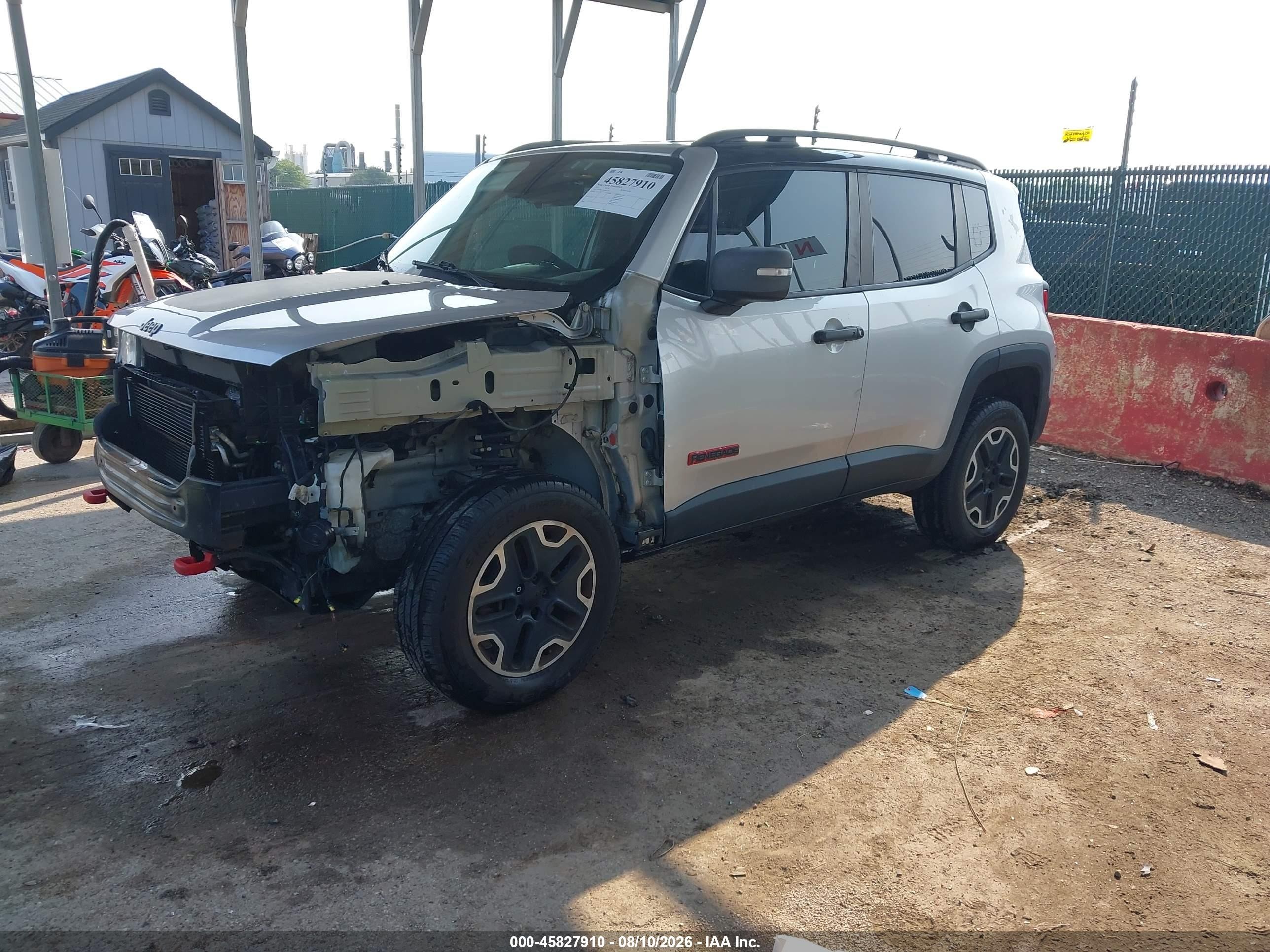 2015 Jeep Renegade Trailhawk Silver vin: ZACCJBCTXFPB31547