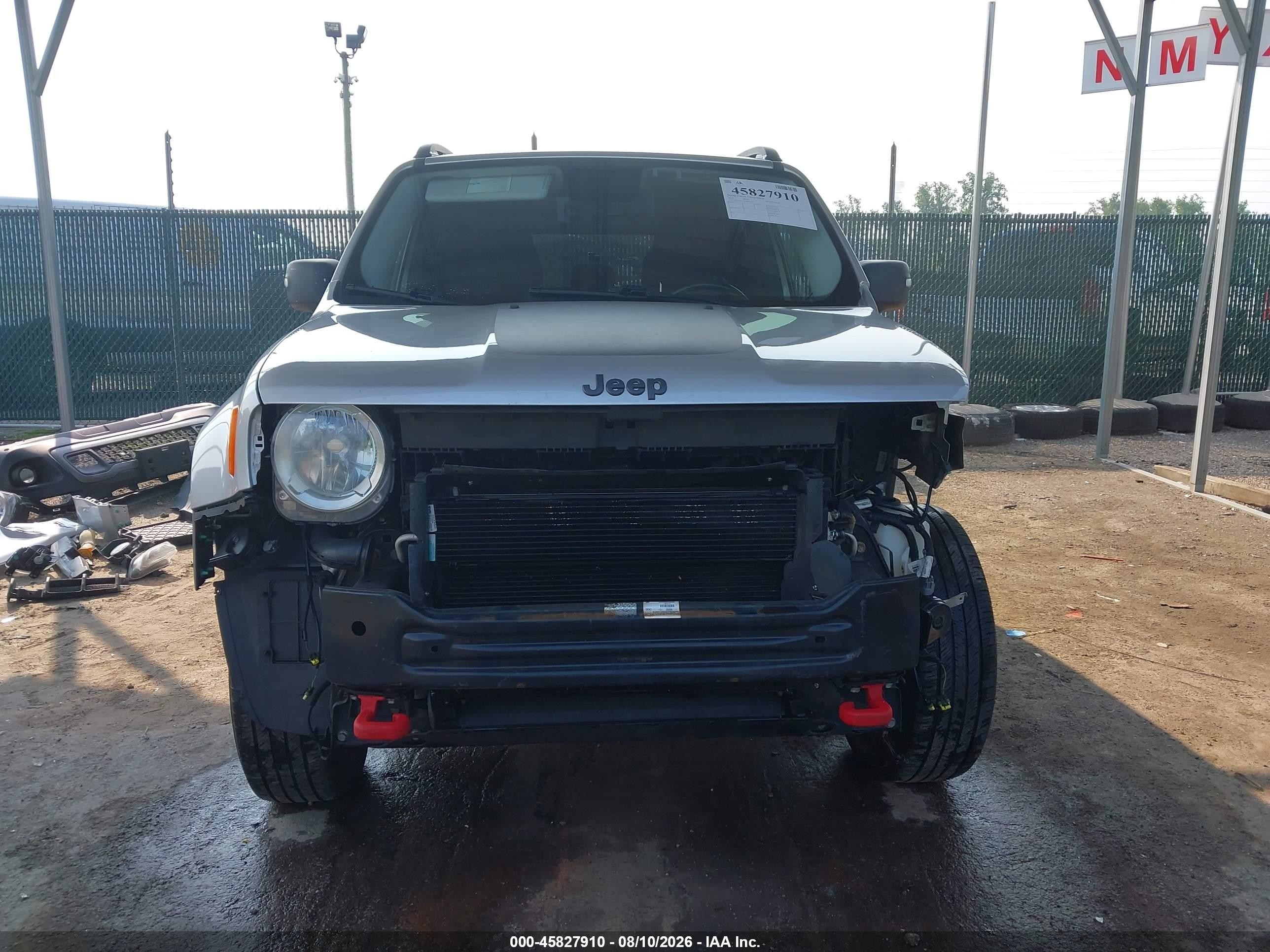 2015 Jeep Renegade Trailhawk Silver vin: ZACCJBCTXFPB31547