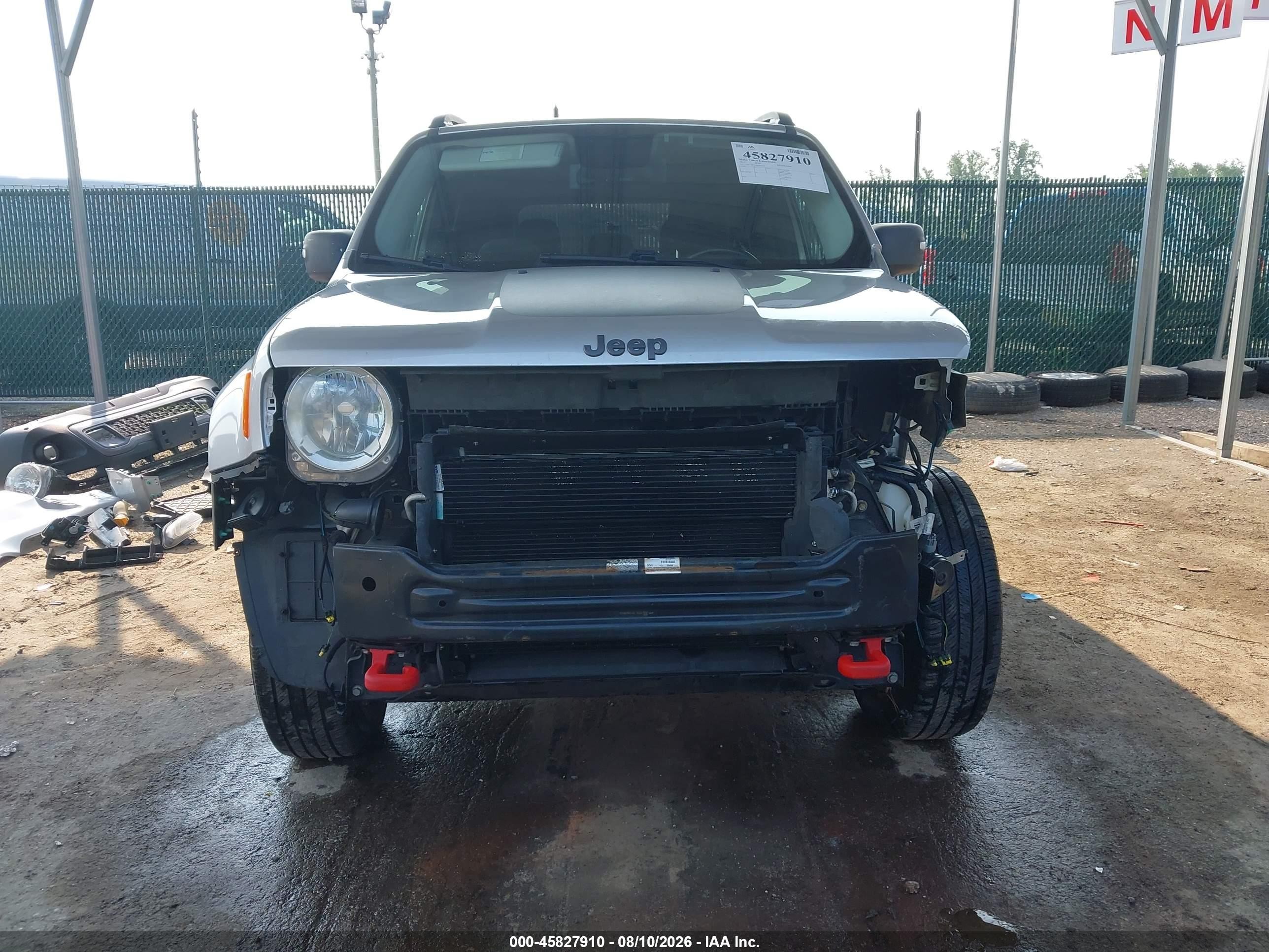 2015 Jeep Renegade Trailhawk Silver vin: ZACCJBCTXFPB31547