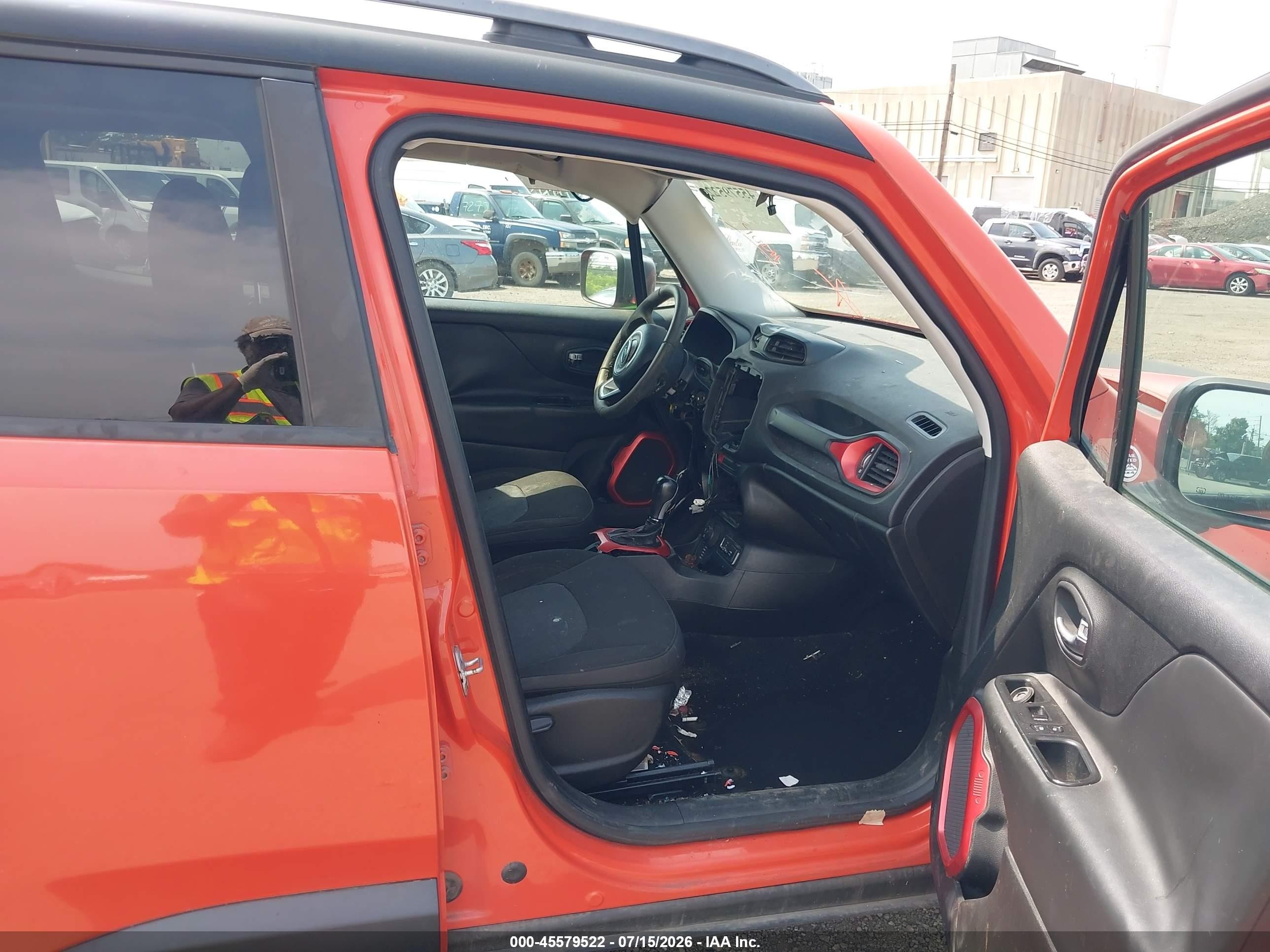 2015 Jeep Renegade Trailhawk Orange vin: ZACCJBCTXFPB45822