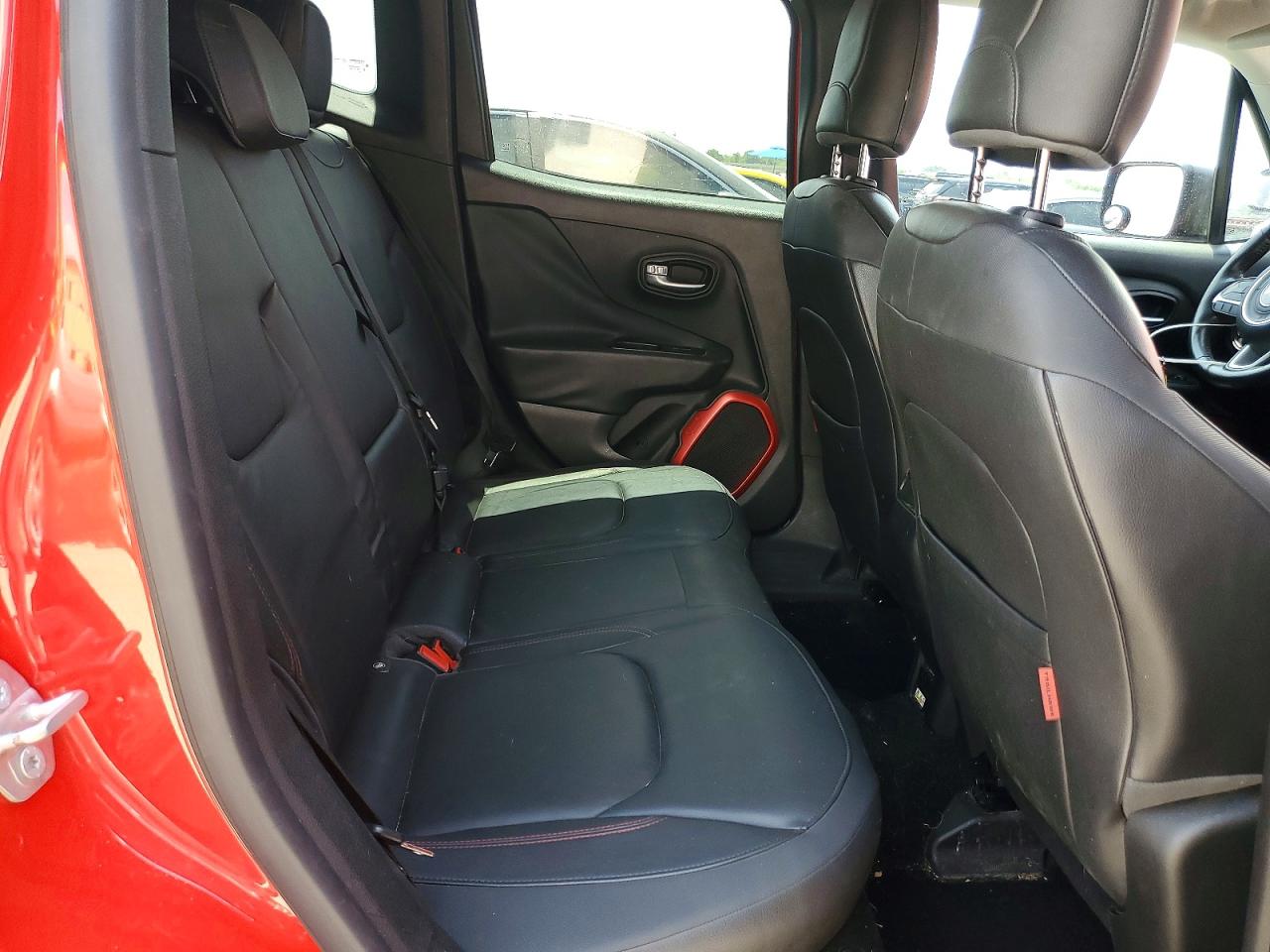 2015 Jeep Renegade Trailhawk Red vin: ZACCJBCTXFPB93059
