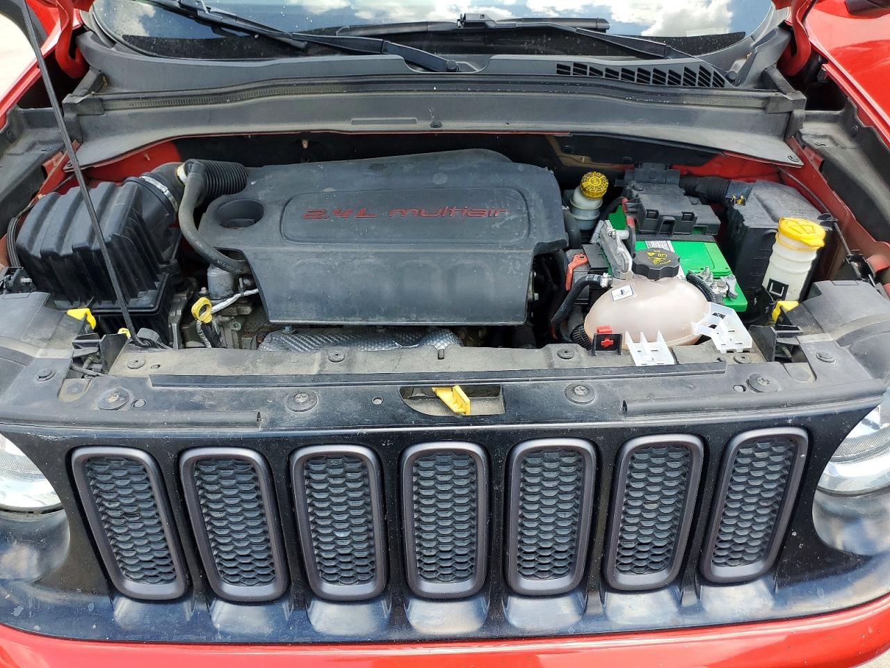 2015 Jeep Renegade Trailhawk Red vin: ZACCJBCTXFPB93059