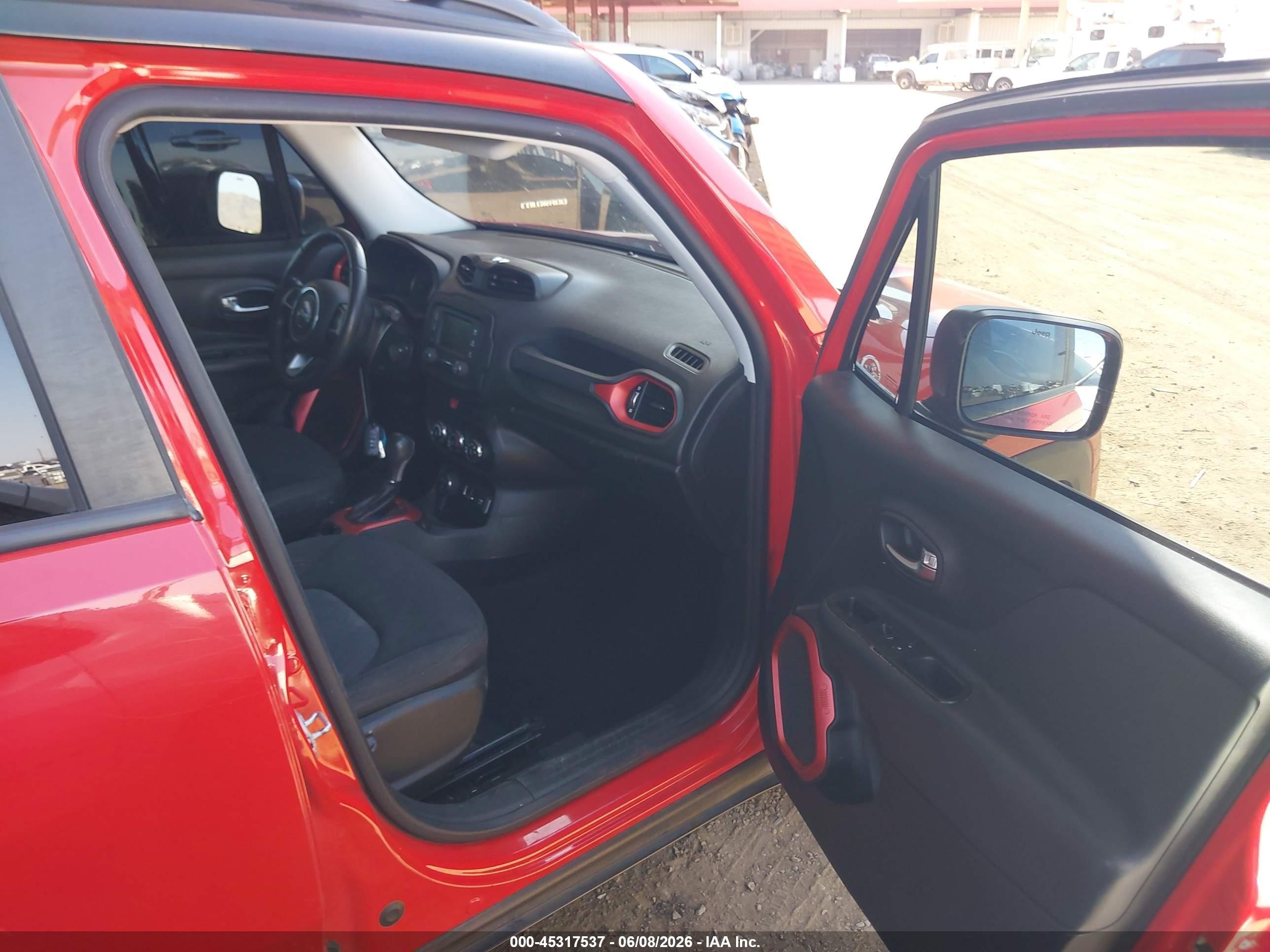 2015 Jeep Renegade Trailhawk Orange vin: ZACCJBCTXFPC01533