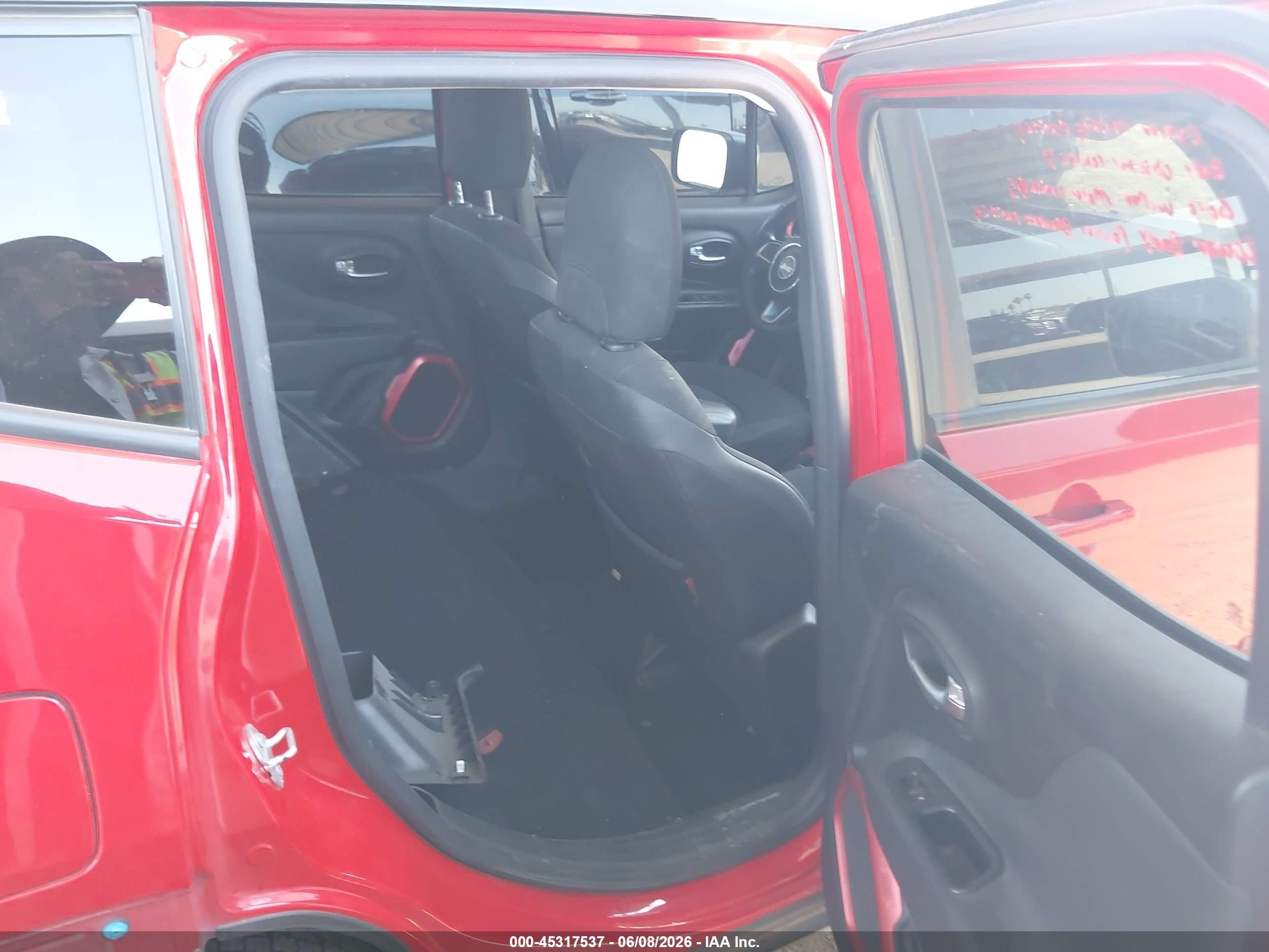 2015 Jeep Renegade Trailhawk Orange vin: ZACCJBCTXFPC01533