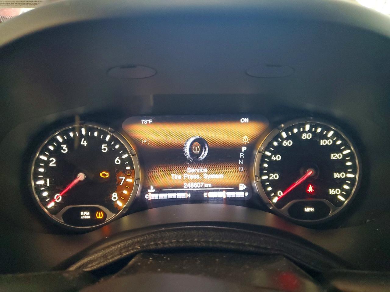 2015 Jeep Renegade Trailhawk Orange vin: ZACCJBCTXFPC16341