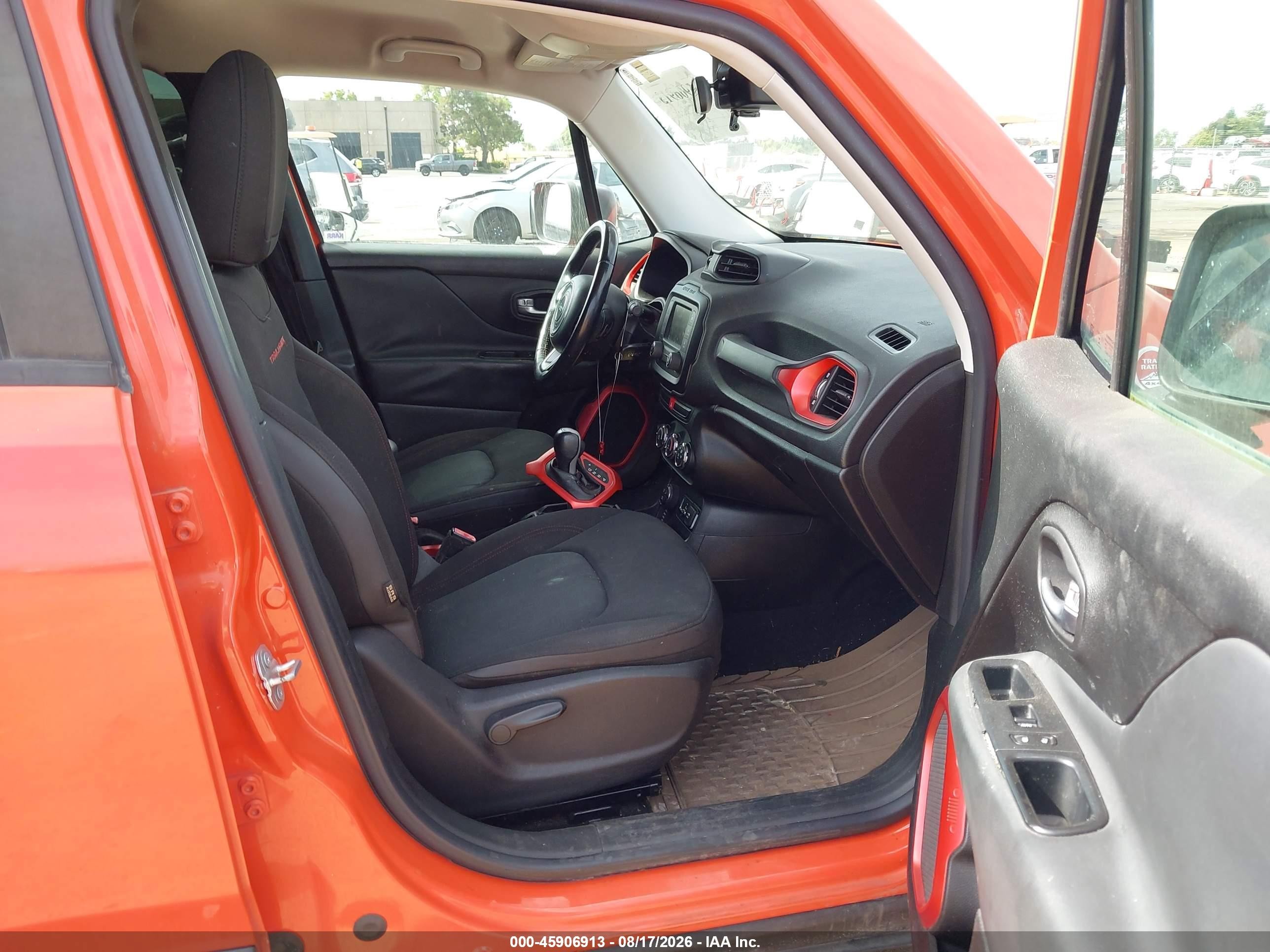 2015 Jeep Renegade Trailhawk Orange vin: ZACCJBCTXFPC18266