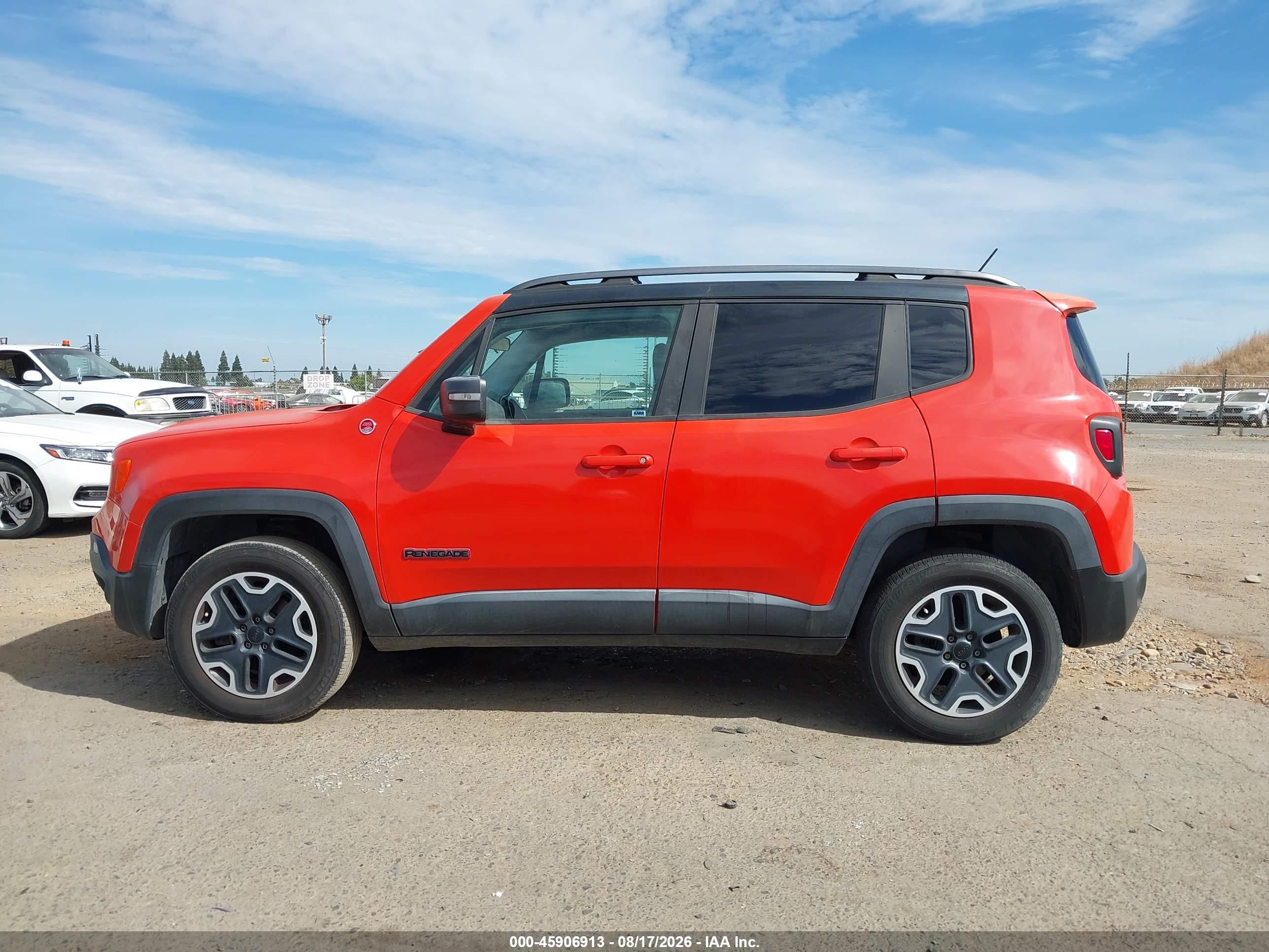 2015 Jeep Renegade Trailhawk Orange vin: ZACCJBCTXFPC18266