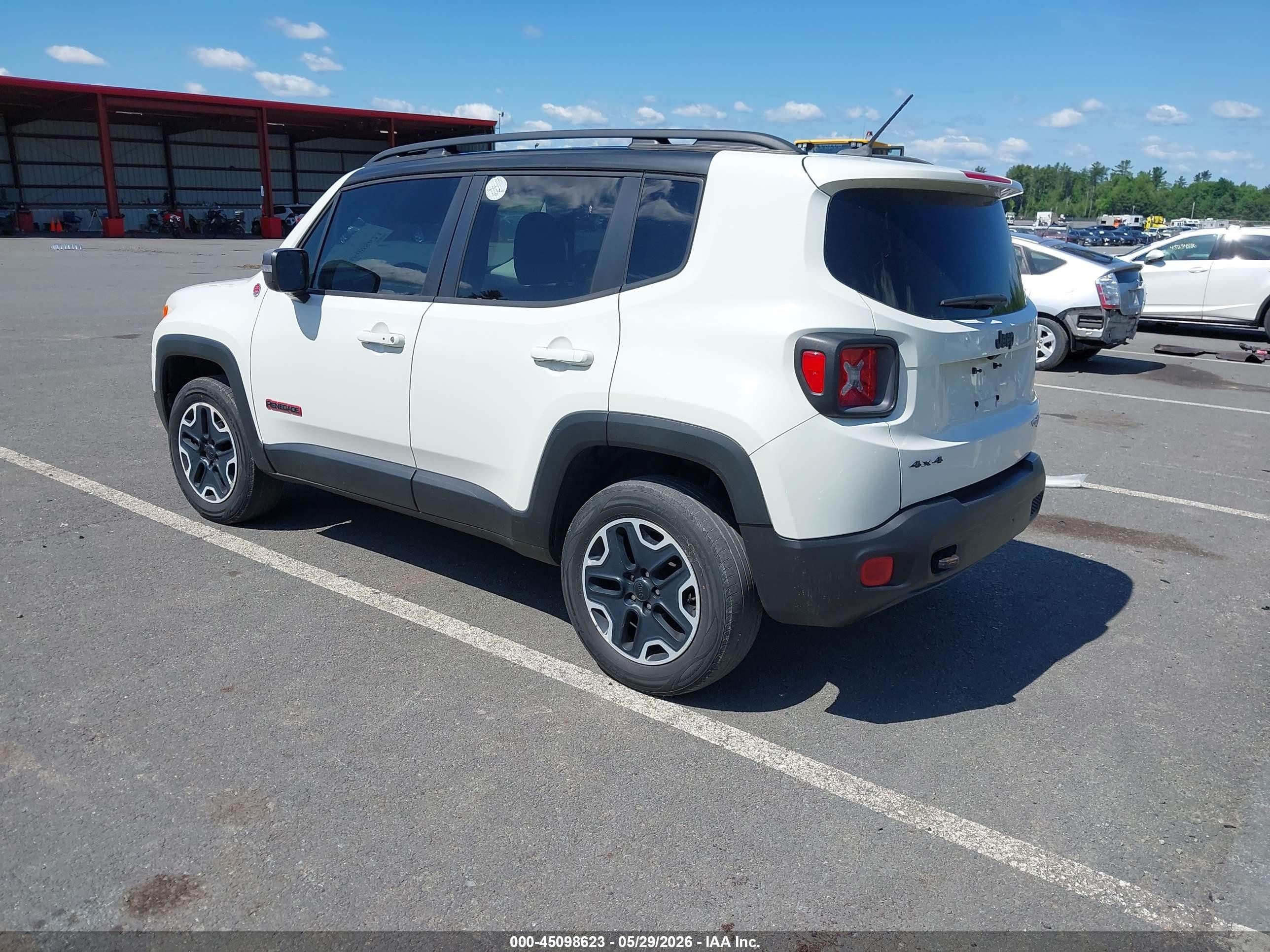 2016 Jeep Renegade Trailhawk White vin: ZACCJBCTXGPD87673
