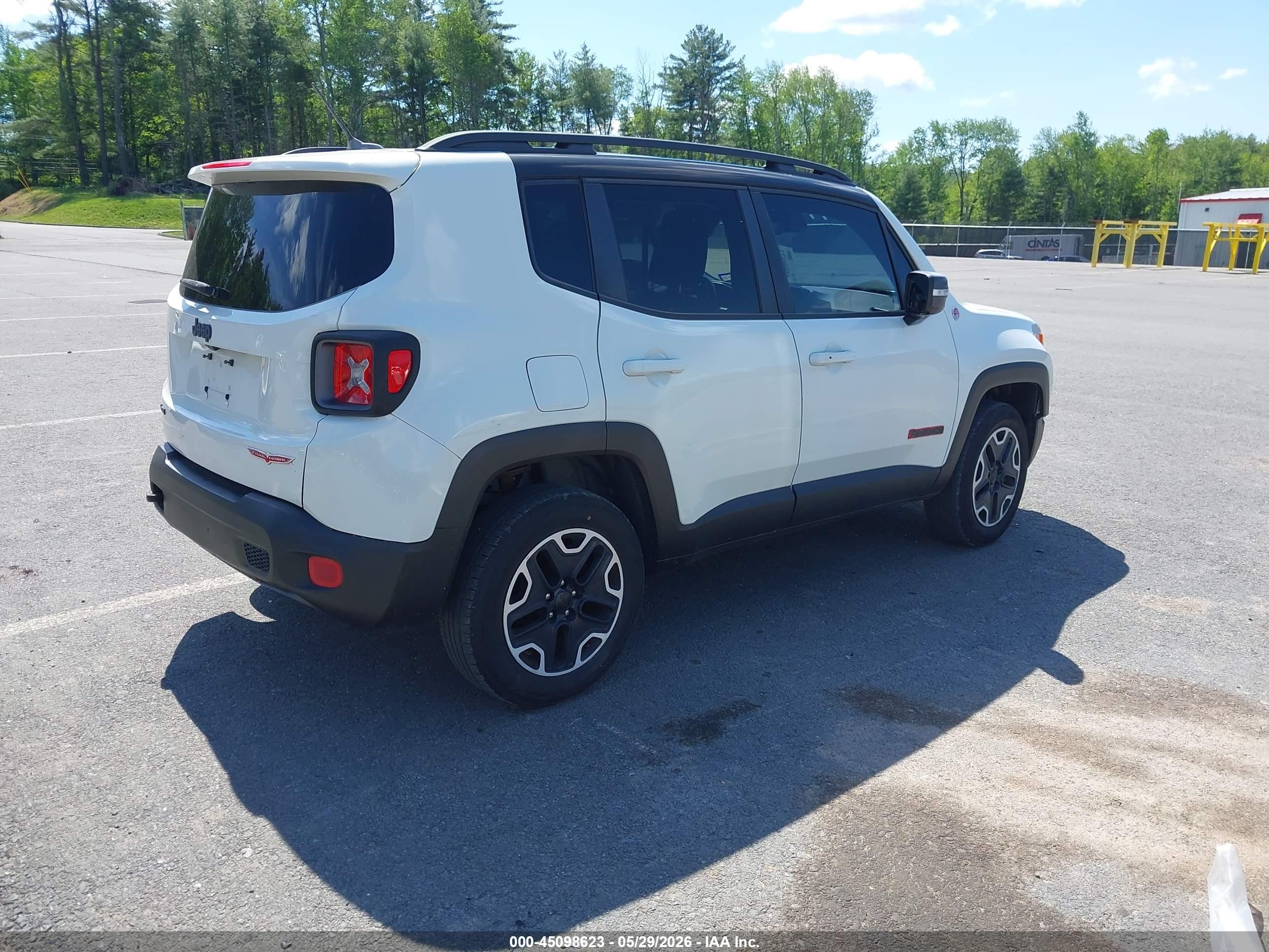 2016 Jeep Renegade Trailhawk White vin: ZACCJBCTXGPD87673