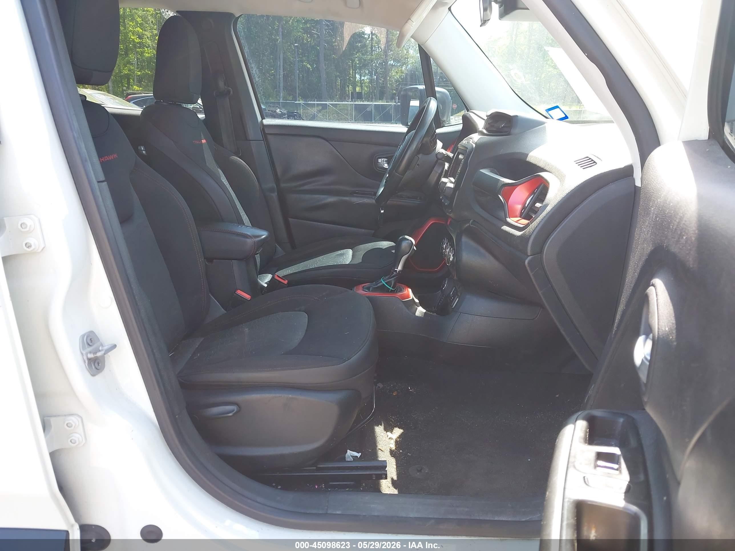2016 Jeep Renegade Trailhawk White vin: ZACCJBCTXGPD87673