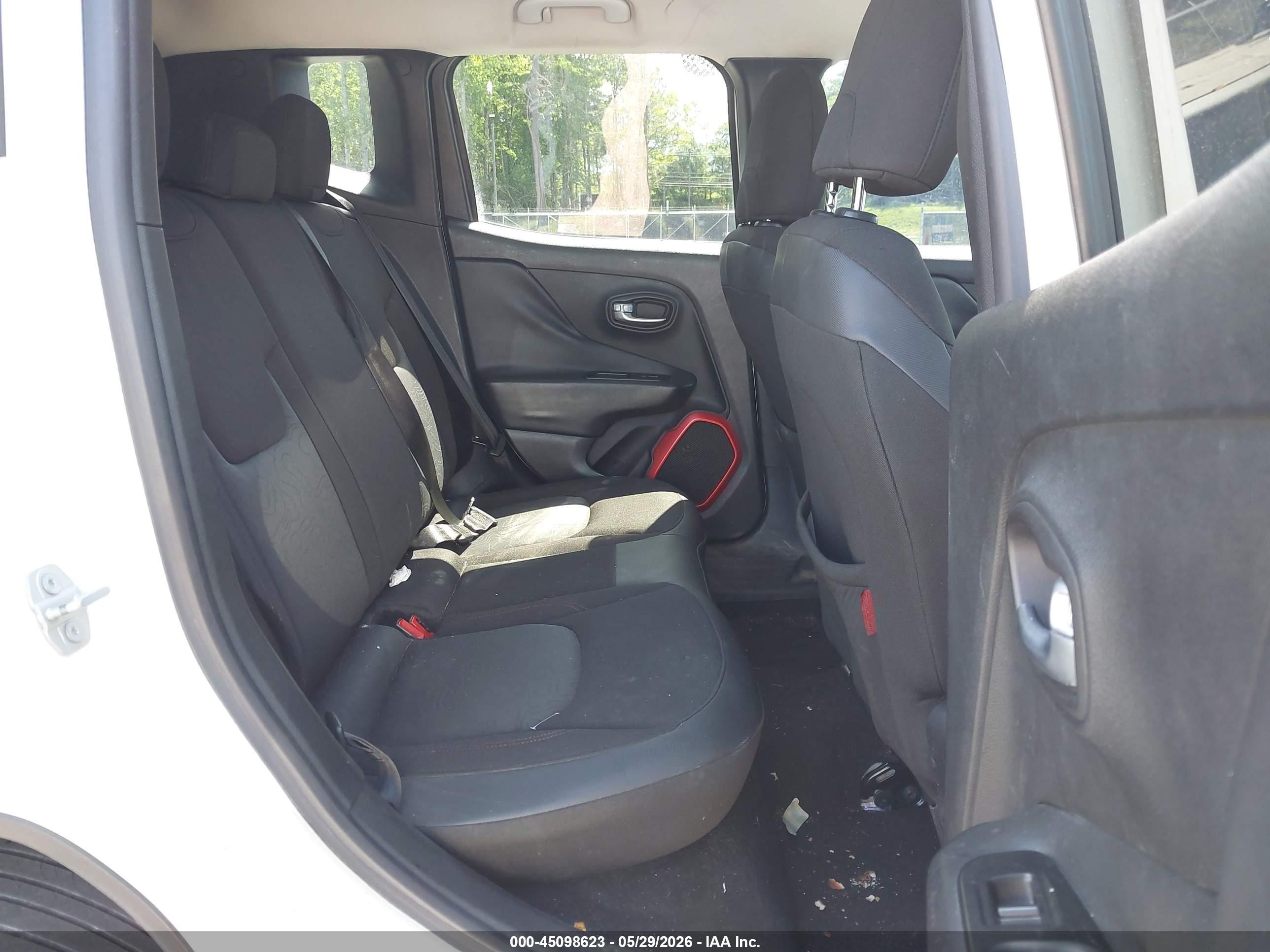 2016 Jeep Renegade Trailhawk White vin: ZACCJBCTXGPD87673