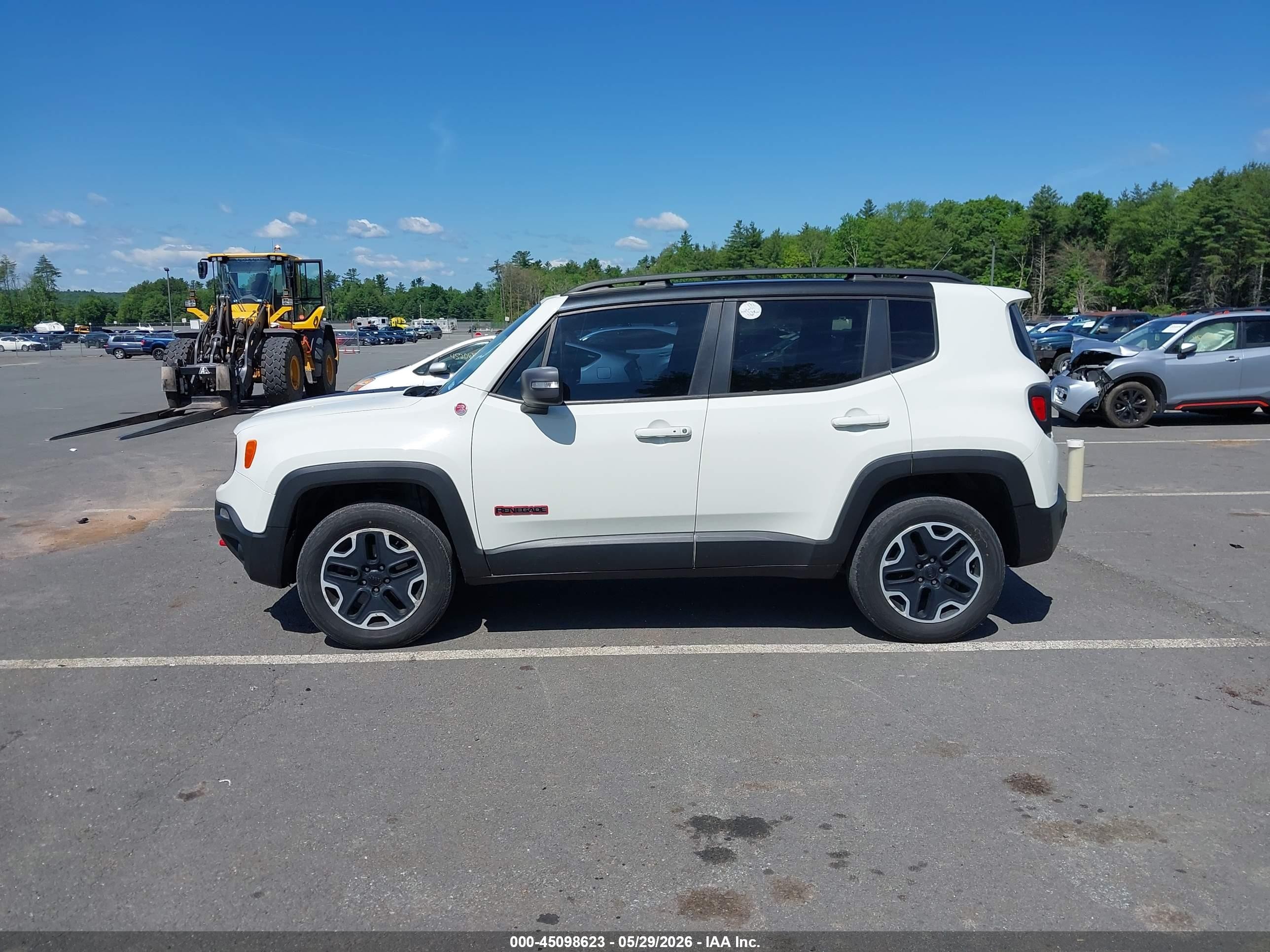 2016 Jeep Renegade Trailhawk White vin: ZACCJBCTXGPD87673