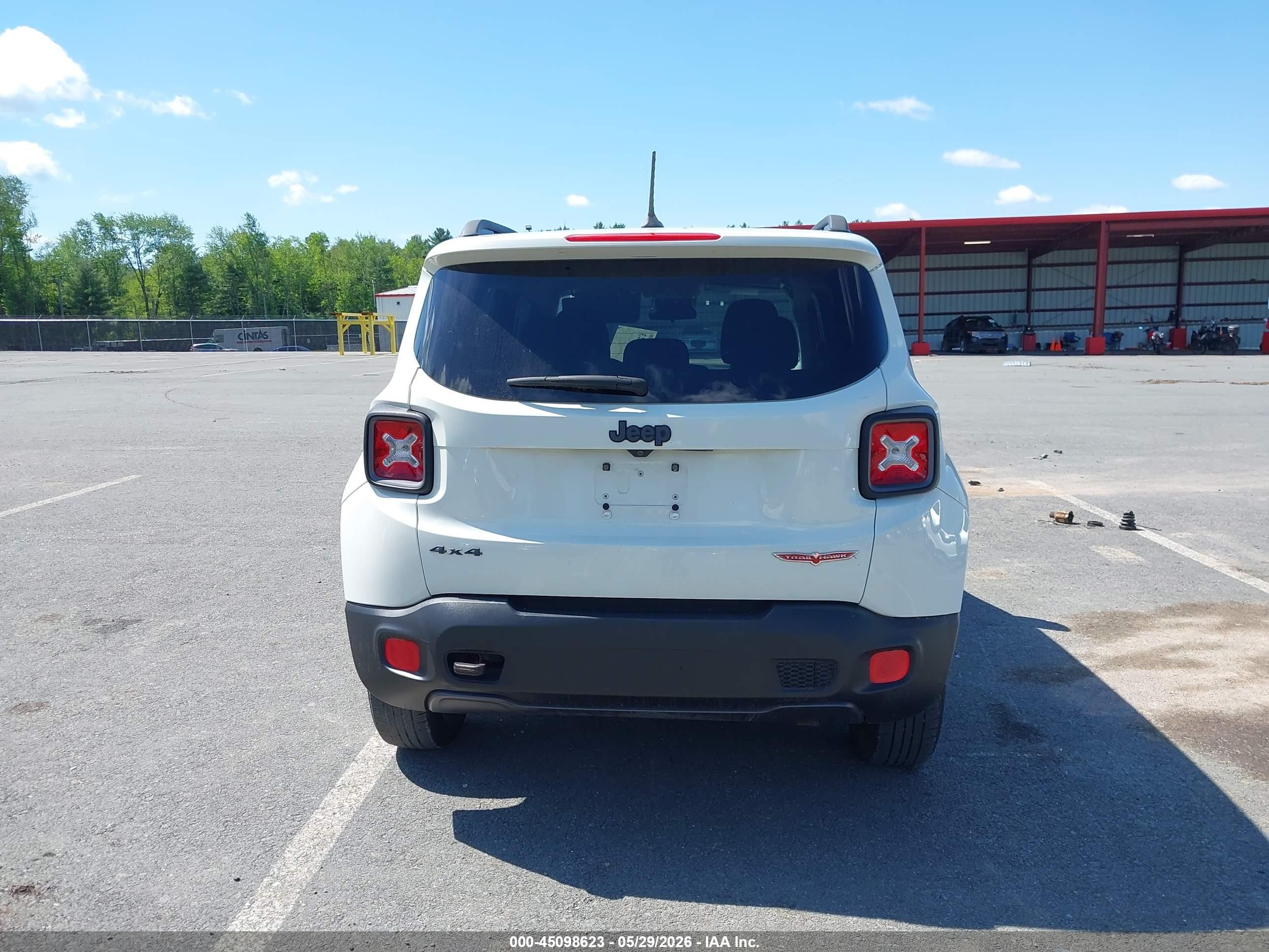 2016 Jeep Renegade Trailhawk White vin: ZACCJBCTXGPD87673