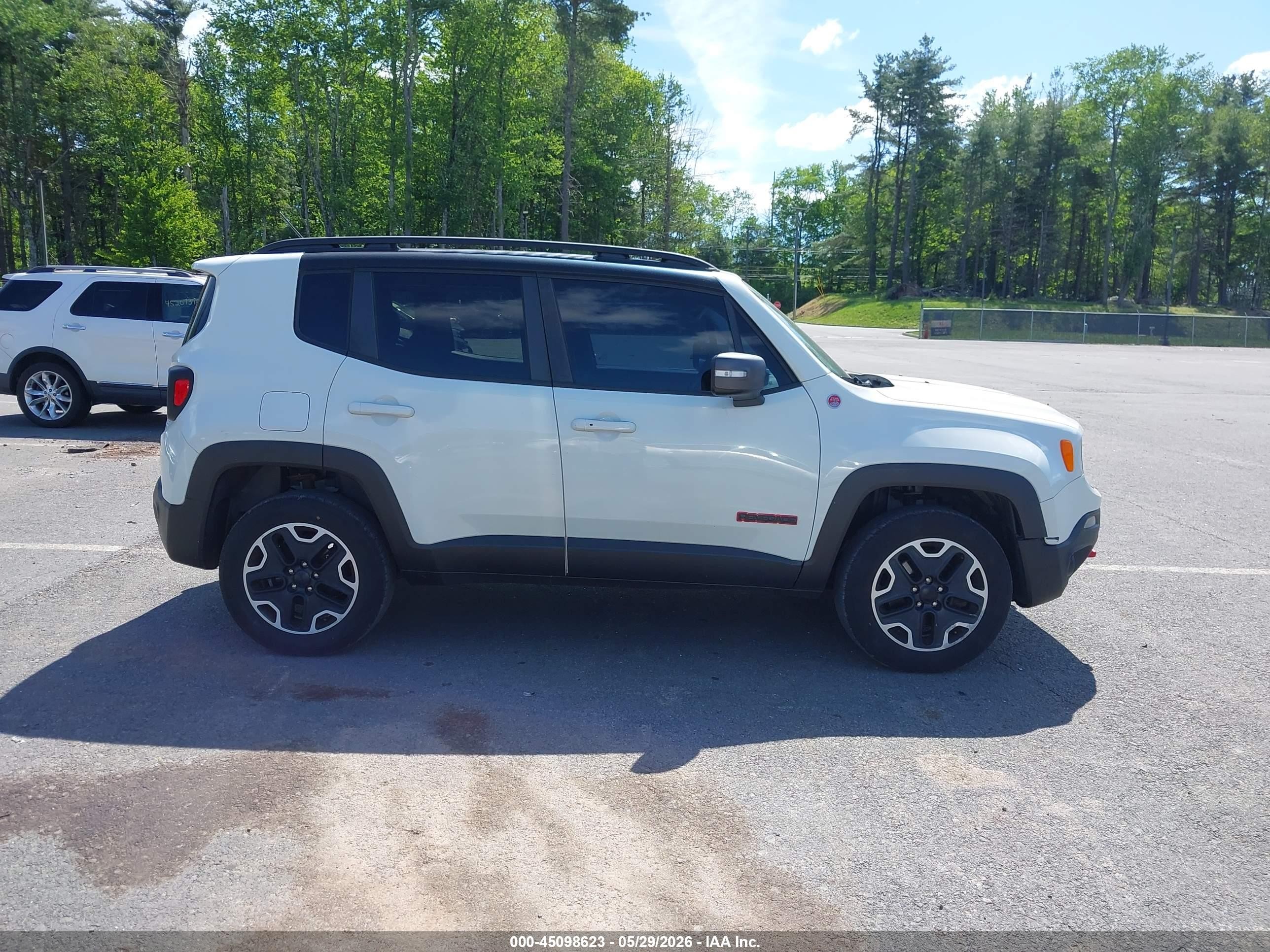 2016 Jeep Renegade Trailhawk White vin: ZACCJBCTXGPD87673