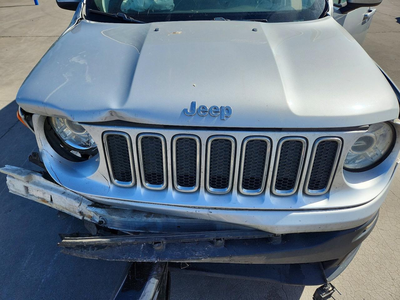 2018 Jeep Renegade Limited Silver vin: ZACCJBDB8JPG78721