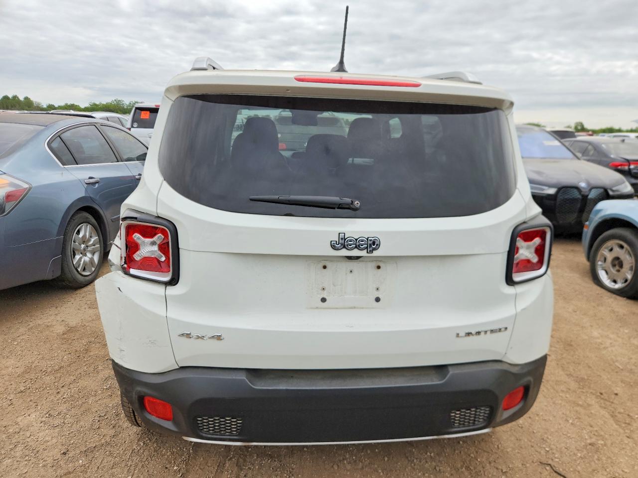 2015 Jeep Renegade Limited White vin: ZACCJBDT0FPB54345