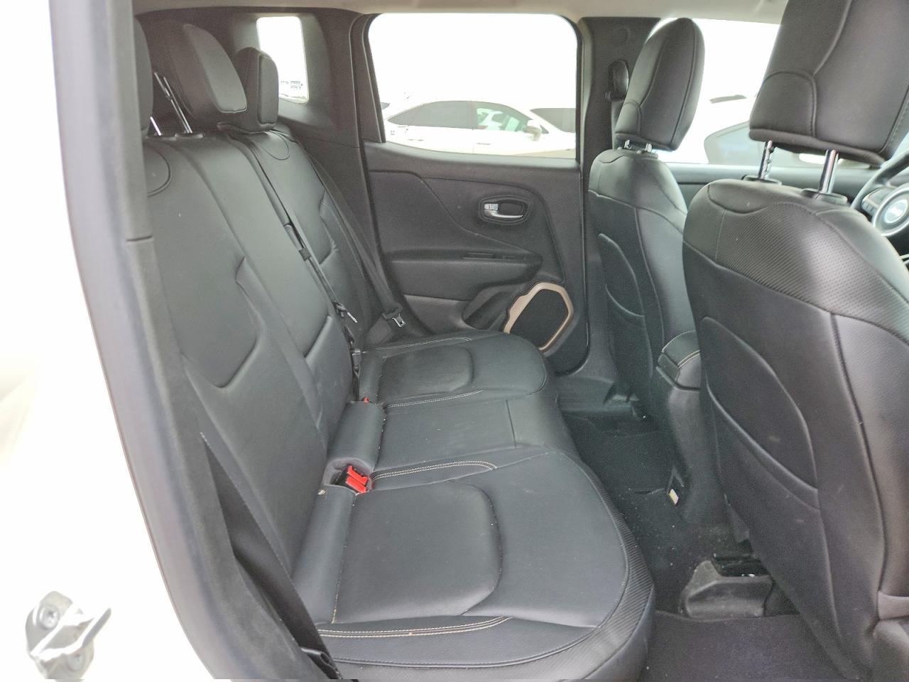 2015 Jeep Renegade Limited White vin: ZACCJBDT0FPB54345