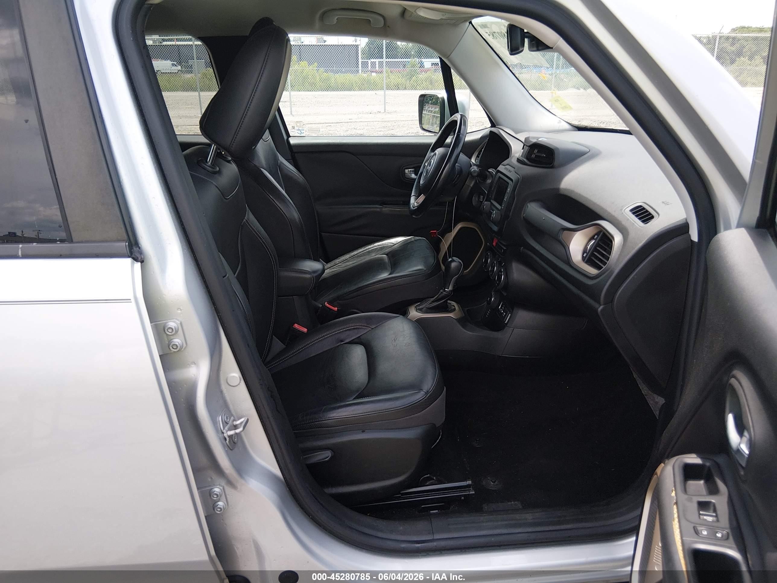 2015 Jeep Renegade Limited Серебряный vin: ZACCJBDT0FPB74312