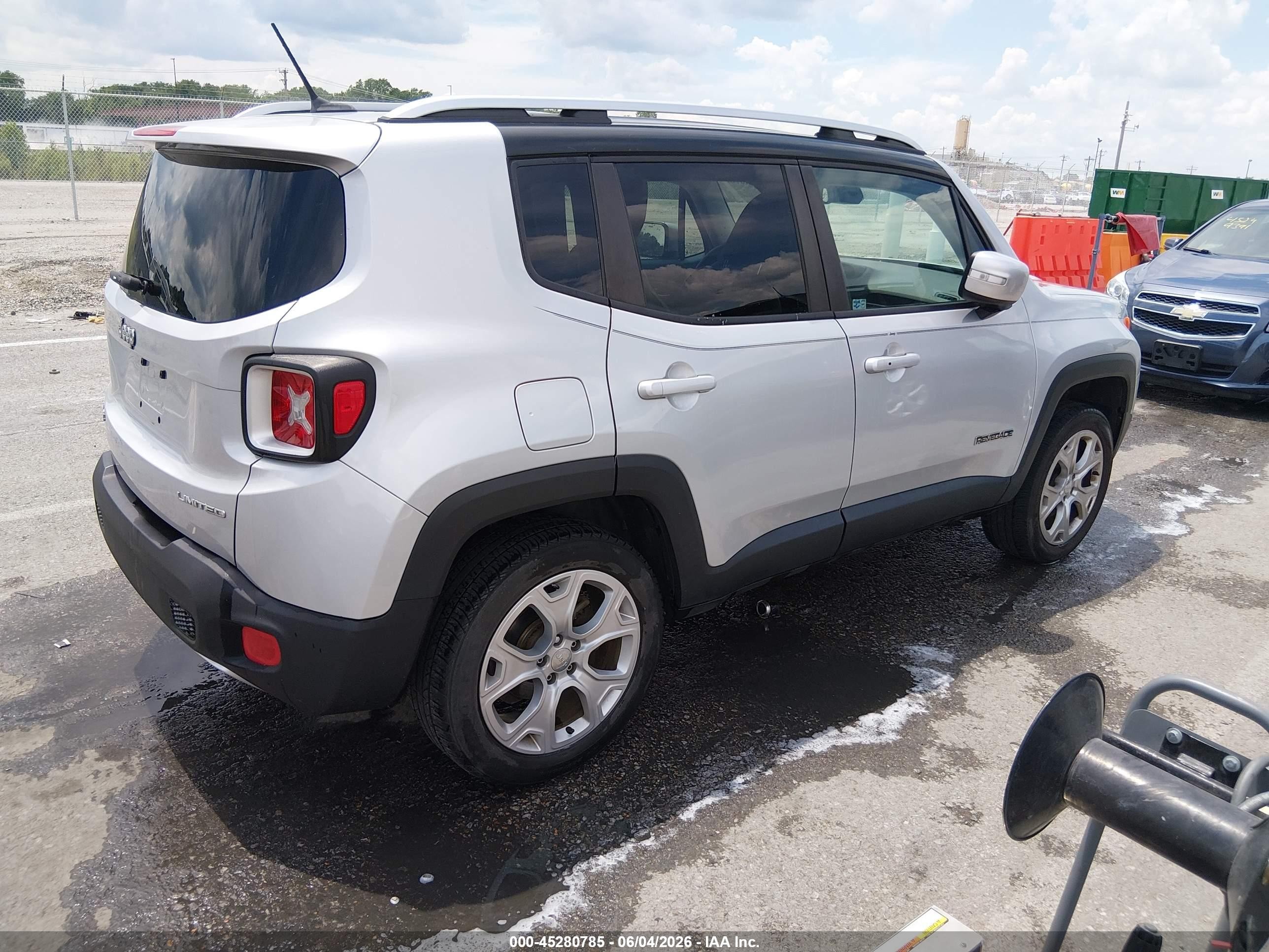 2015 Jeep Renegade Limited Серебряный vin: ZACCJBDT0FPB74312