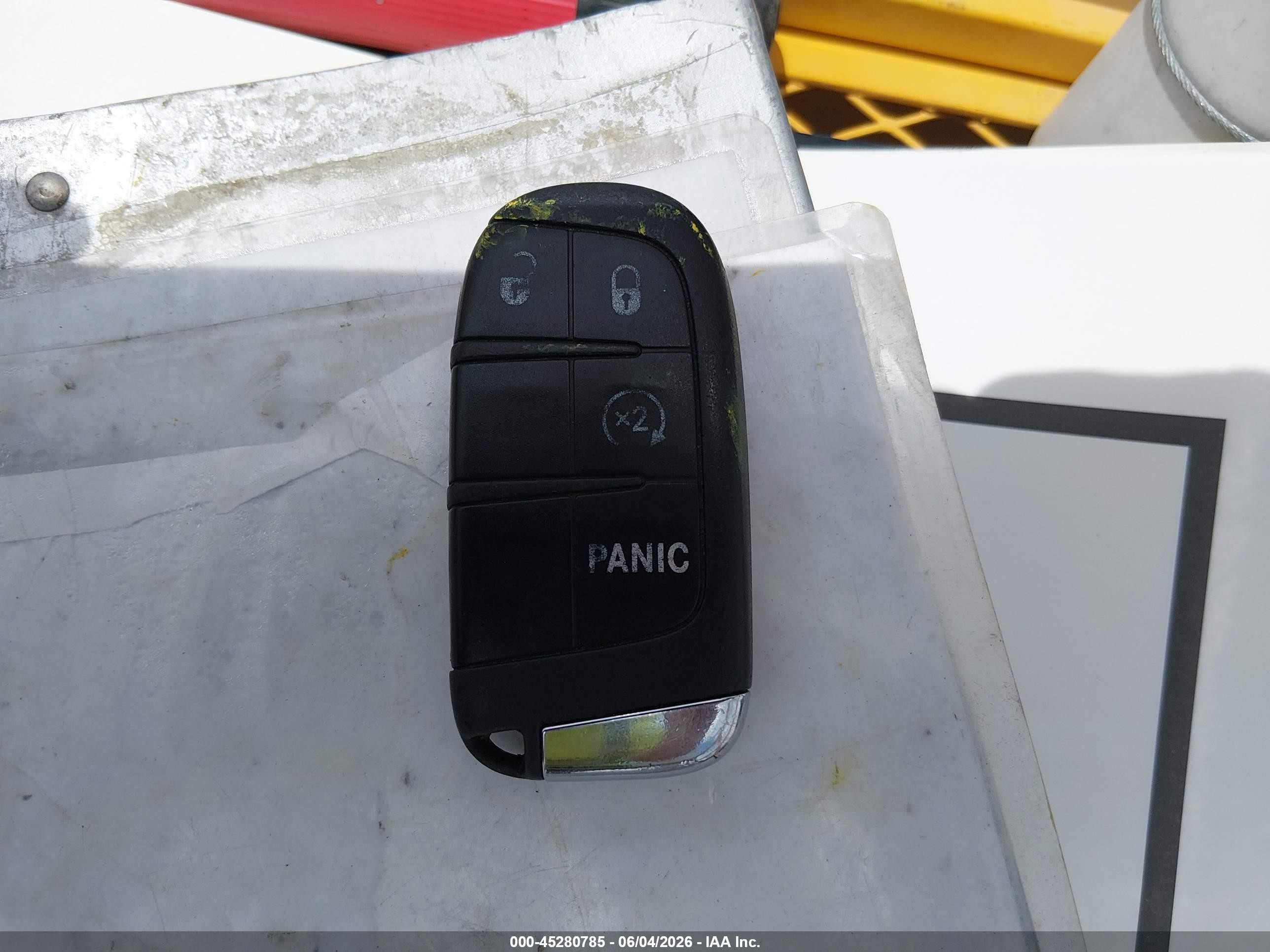 2015 Jeep Renegade Limited Серебряный vin: ZACCJBDT0FPB74312