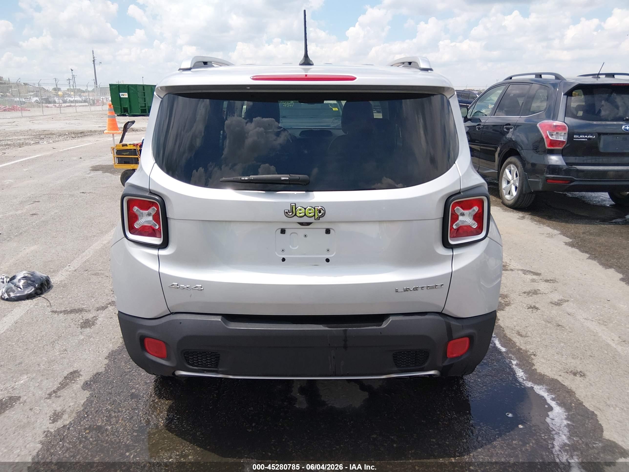 2015 Jeep Renegade Limited Серебряный vin: ZACCJBDT0FPB74312