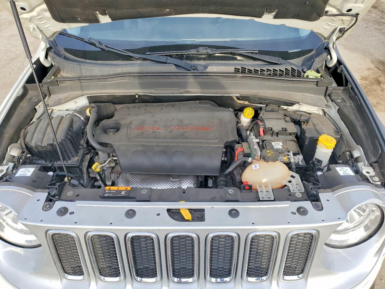 2015 Jeep Renegade White vin: ZACCJBDT0FPB87043