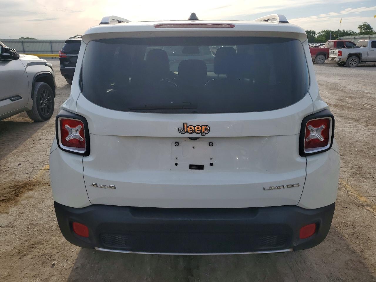 2015 Jeep Renegade White vin: ZACCJBDT0FPB87043