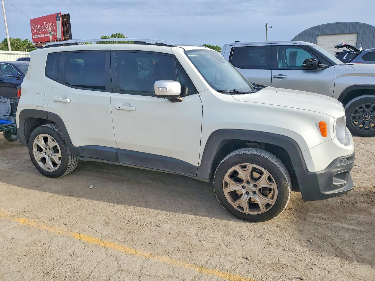 2015 Jeep Renegade White vin: ZACCJBDT0FPB87043