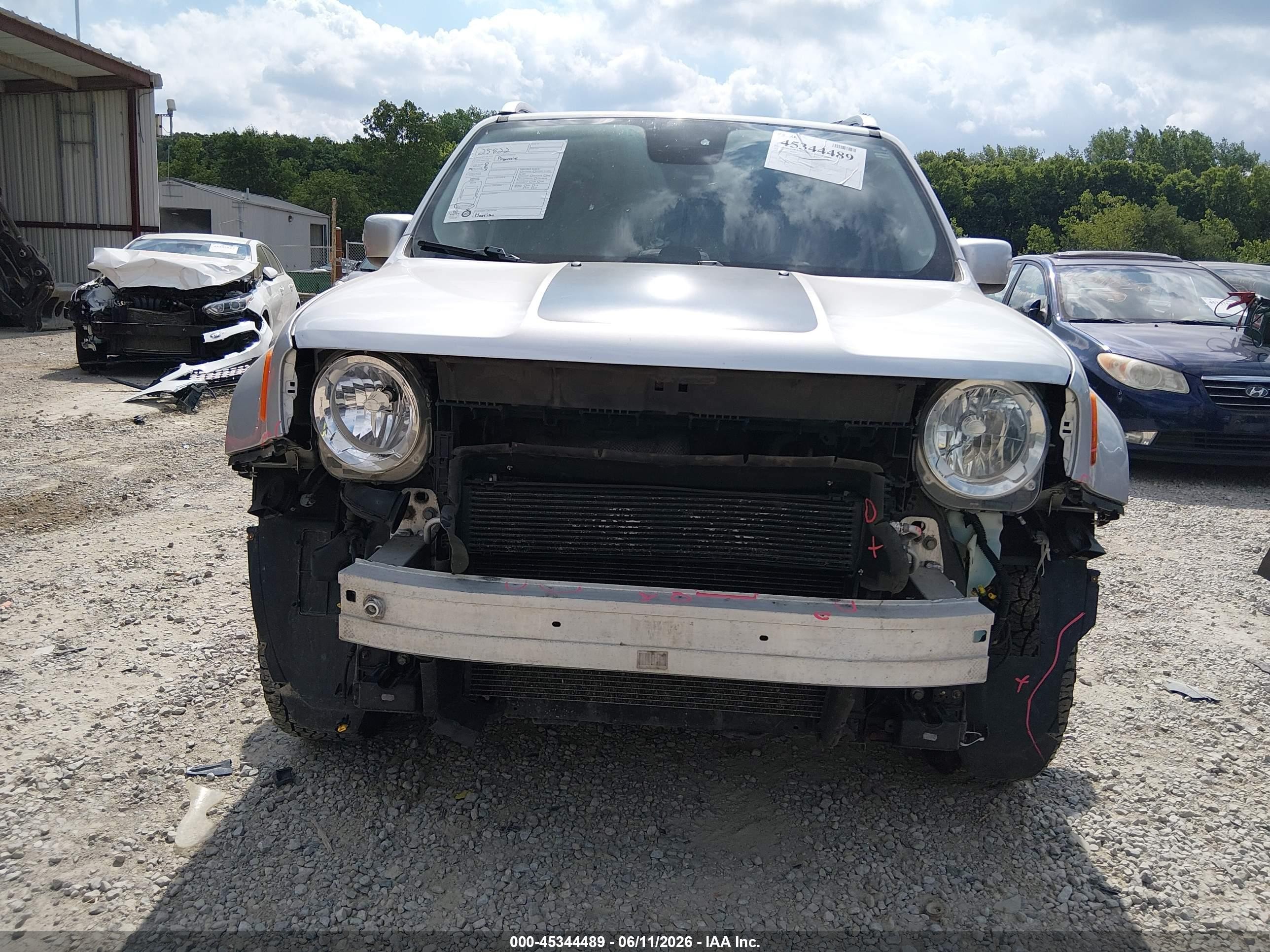 2015 Jeep Renegade Limited Silver vin: ZACCJBDT2FPC10872