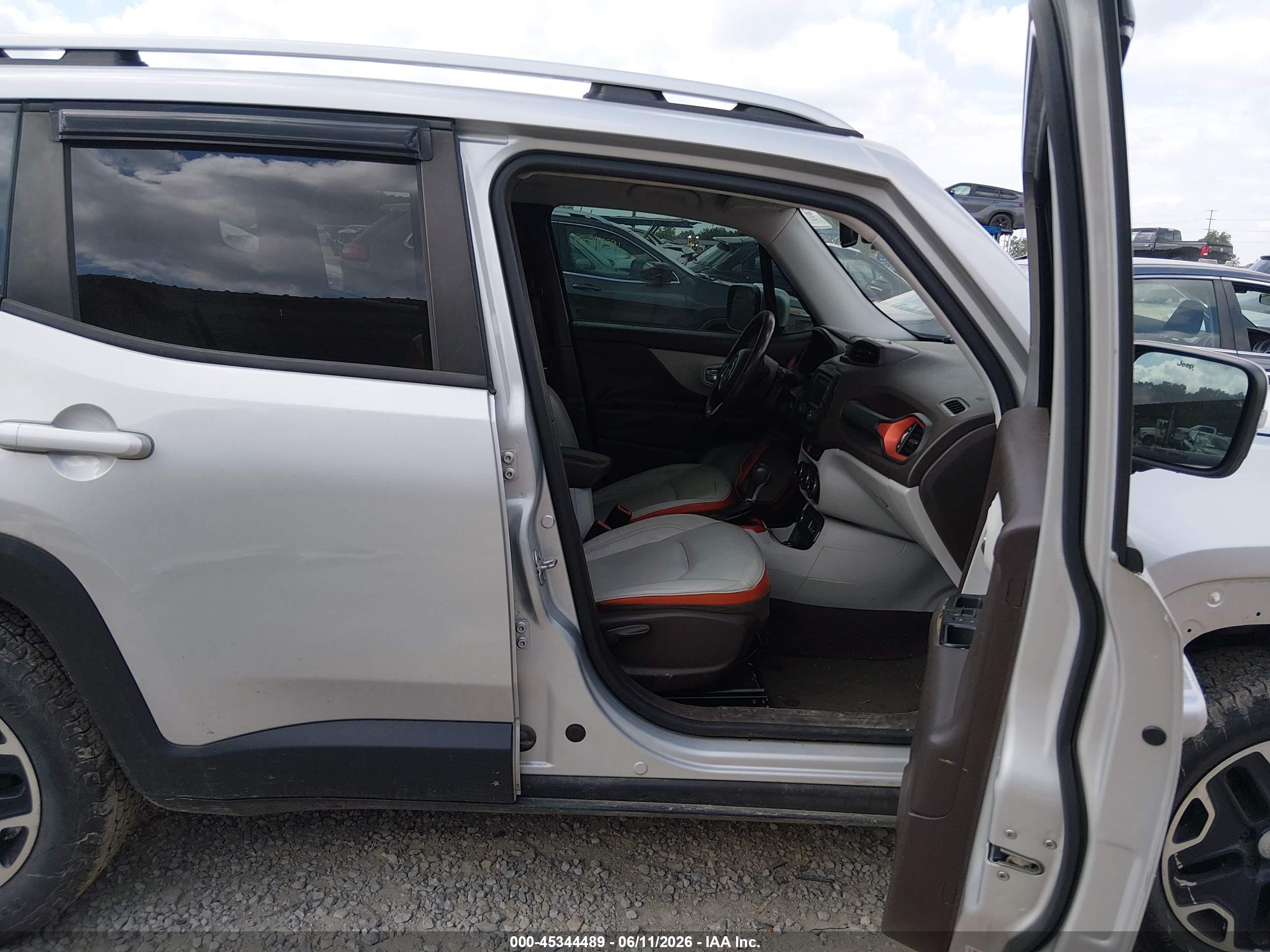 2015 Jeep Renegade Limited Silver vin: ZACCJBDT2FPC10872