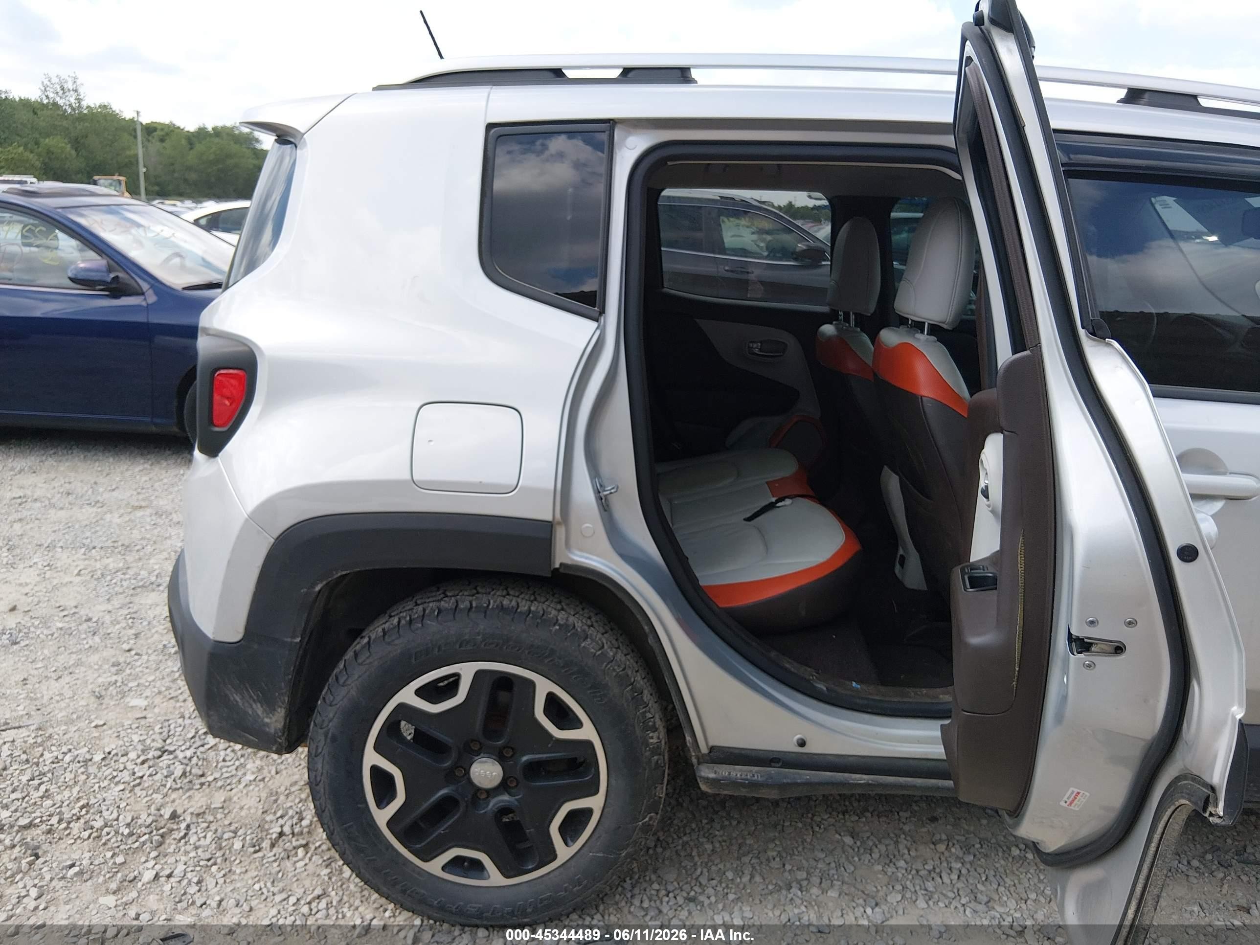 2015 Jeep Renegade Limited Silver vin: ZACCJBDT2FPC10872