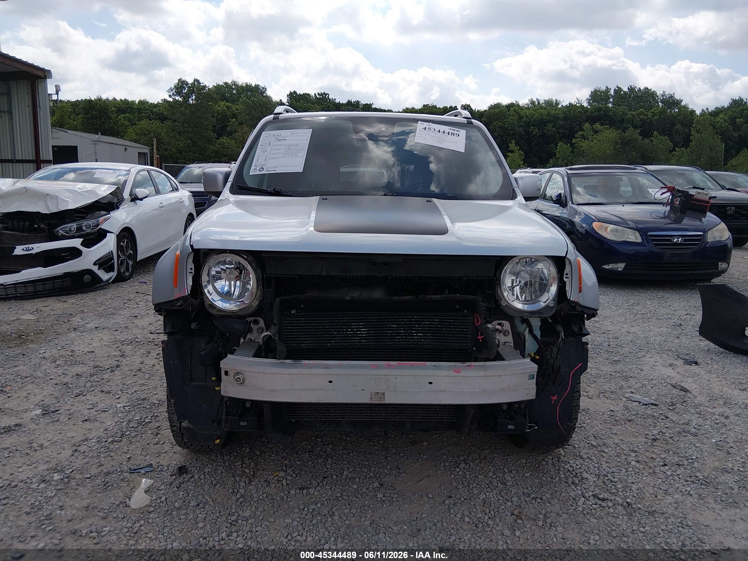2015 Jeep Renegade Limited Silver vin: ZACCJBDT2FPC10872