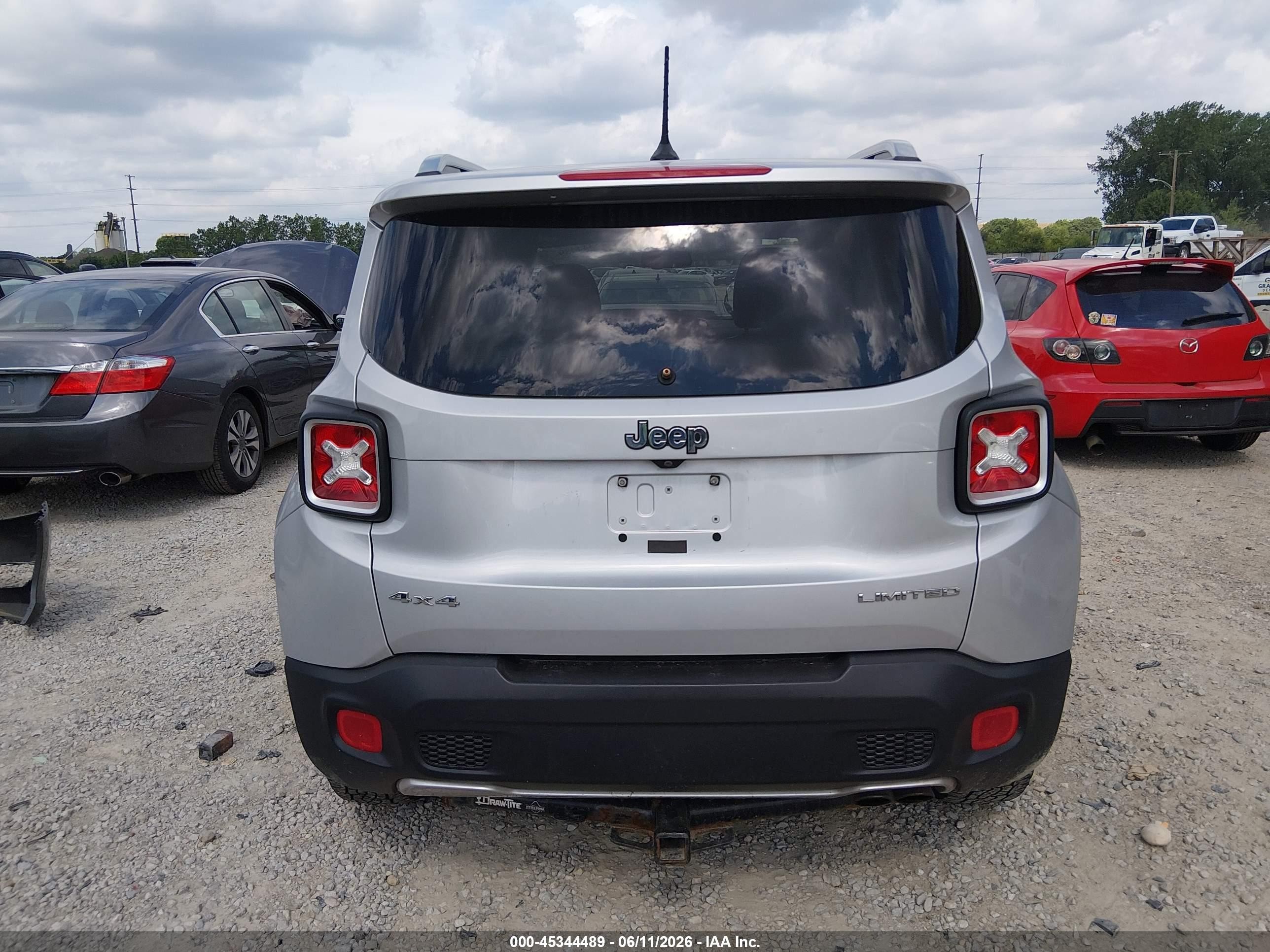 2015 Jeep Renegade Limited Silver vin: ZACCJBDT2FPC10872