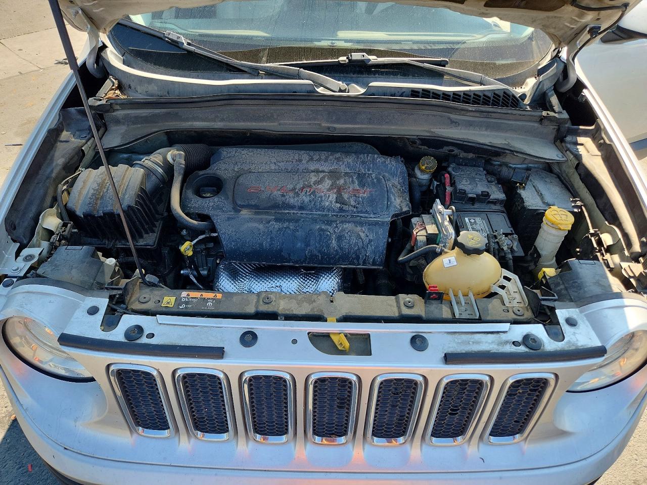 2015 Jeep Renegade Limited Silver vin: ZACCJBDT3FPC12100
