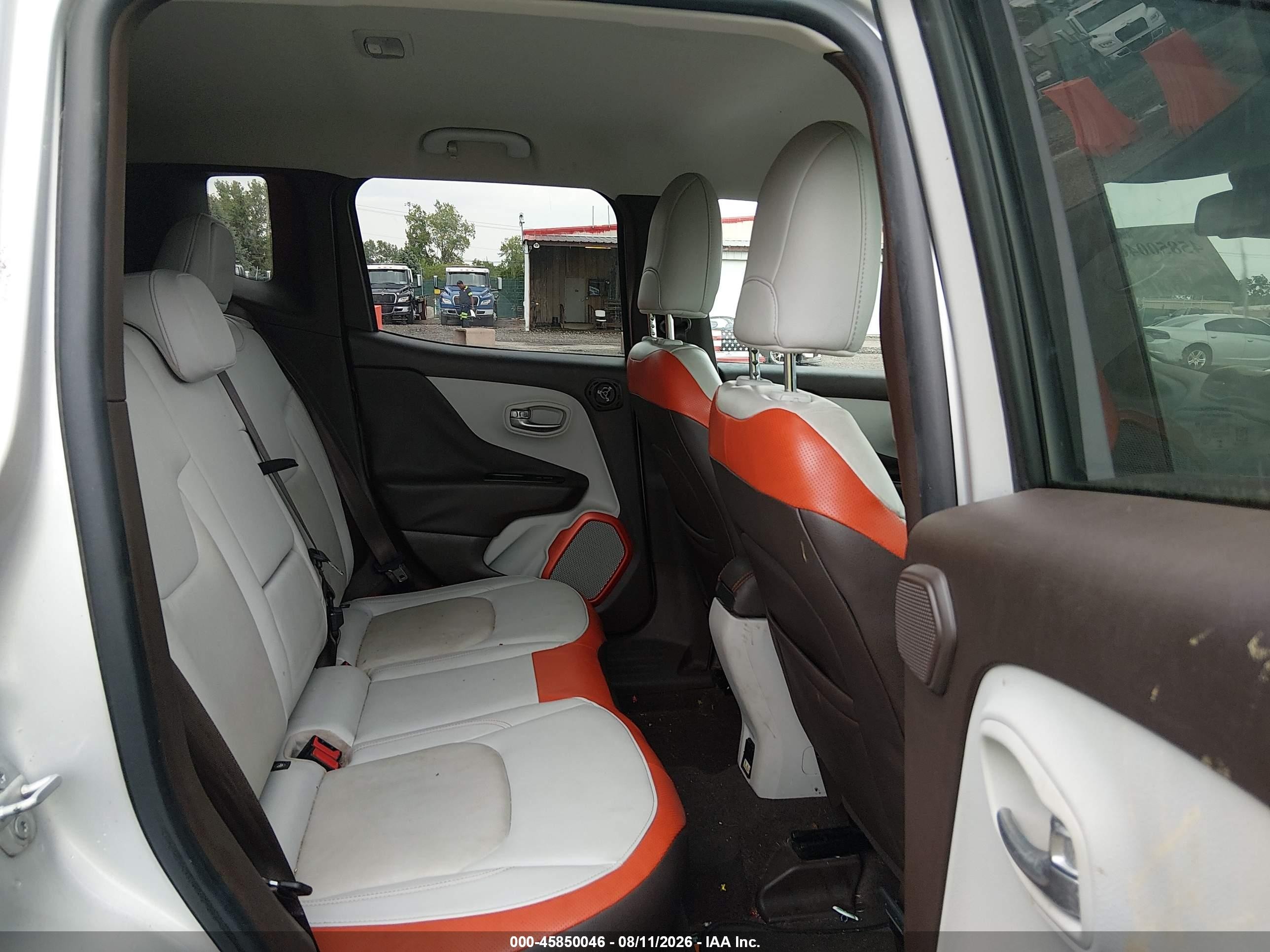 2015 Jeep Renegade Limited Silver vin: ZACCJBDT3FPC48918