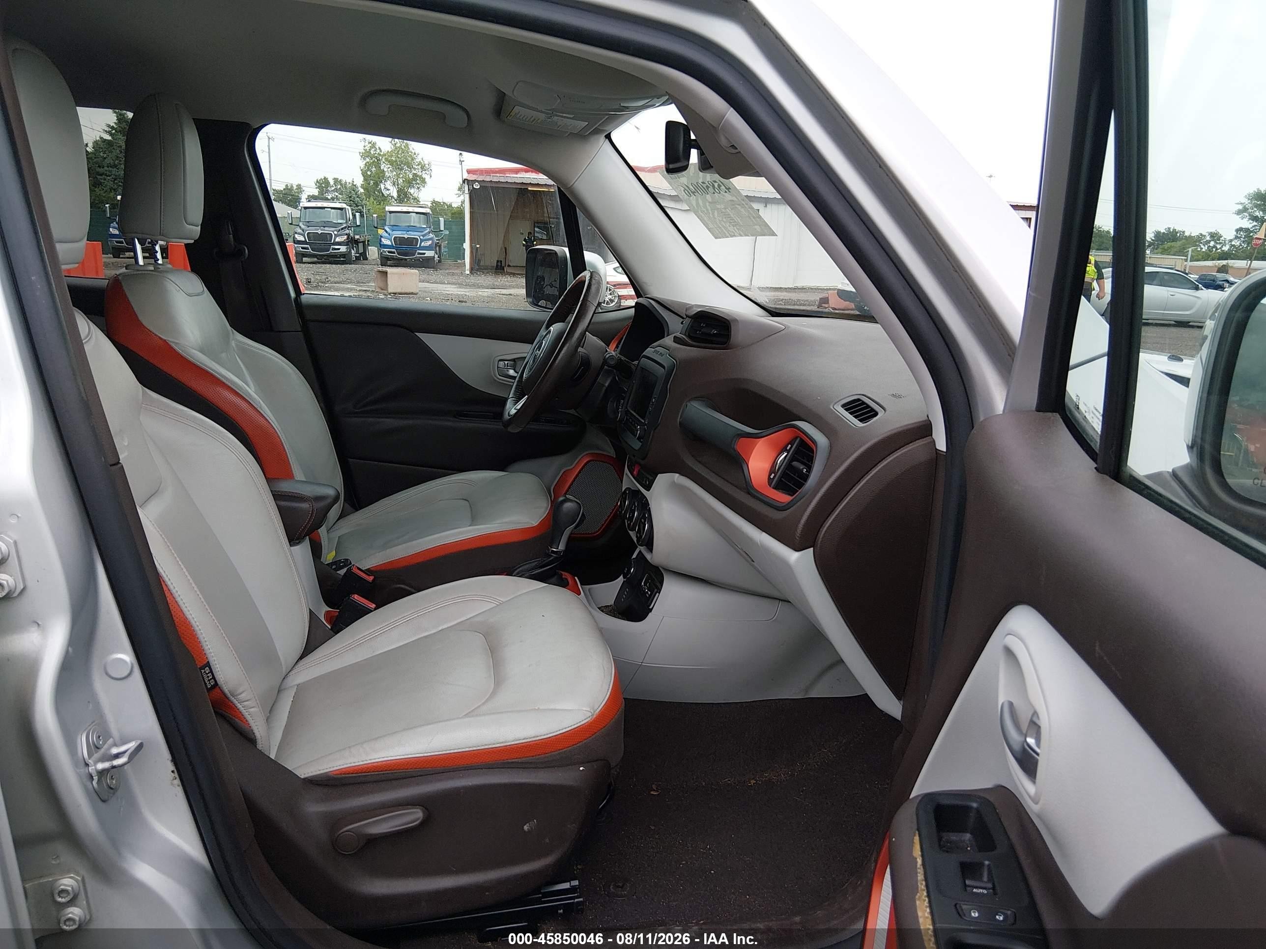 2015 Jeep Renegade Limited Silver vin: ZACCJBDT3FPC48918