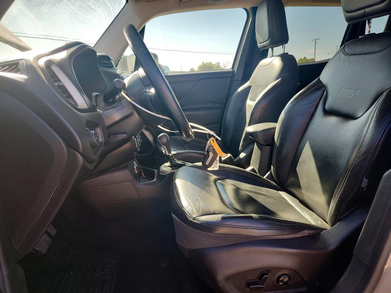2016 Jeep Renegade Limited Tan vin: ZACCJBDT3GPC59211
