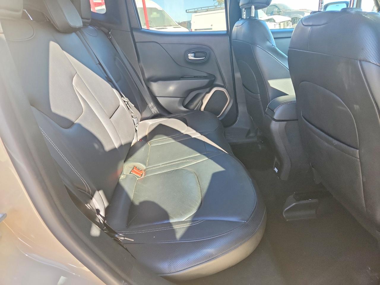 2016 Jeep Renegade Limited Tan vin: ZACCJBDT3GPC59211