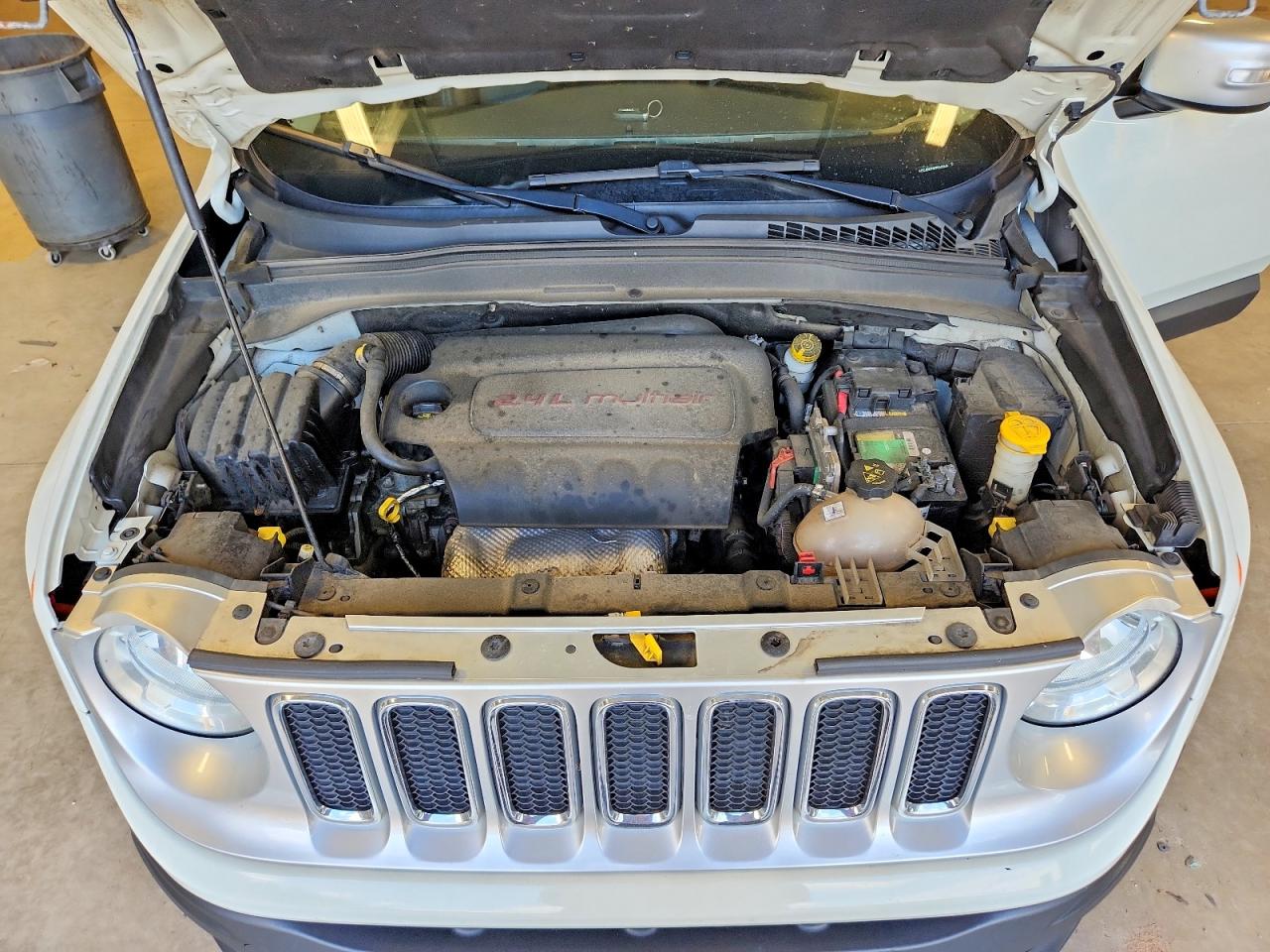 2015 Jeep Renegade Limited White vin: ZACCJBDT6FPC43745