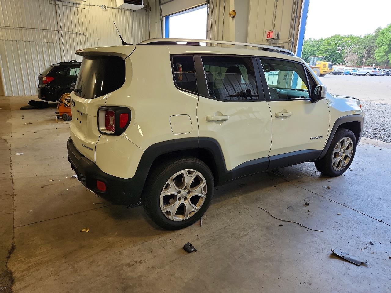 2015 Jeep Renegade Limited White vin: ZACCJBDT6FPC43745
